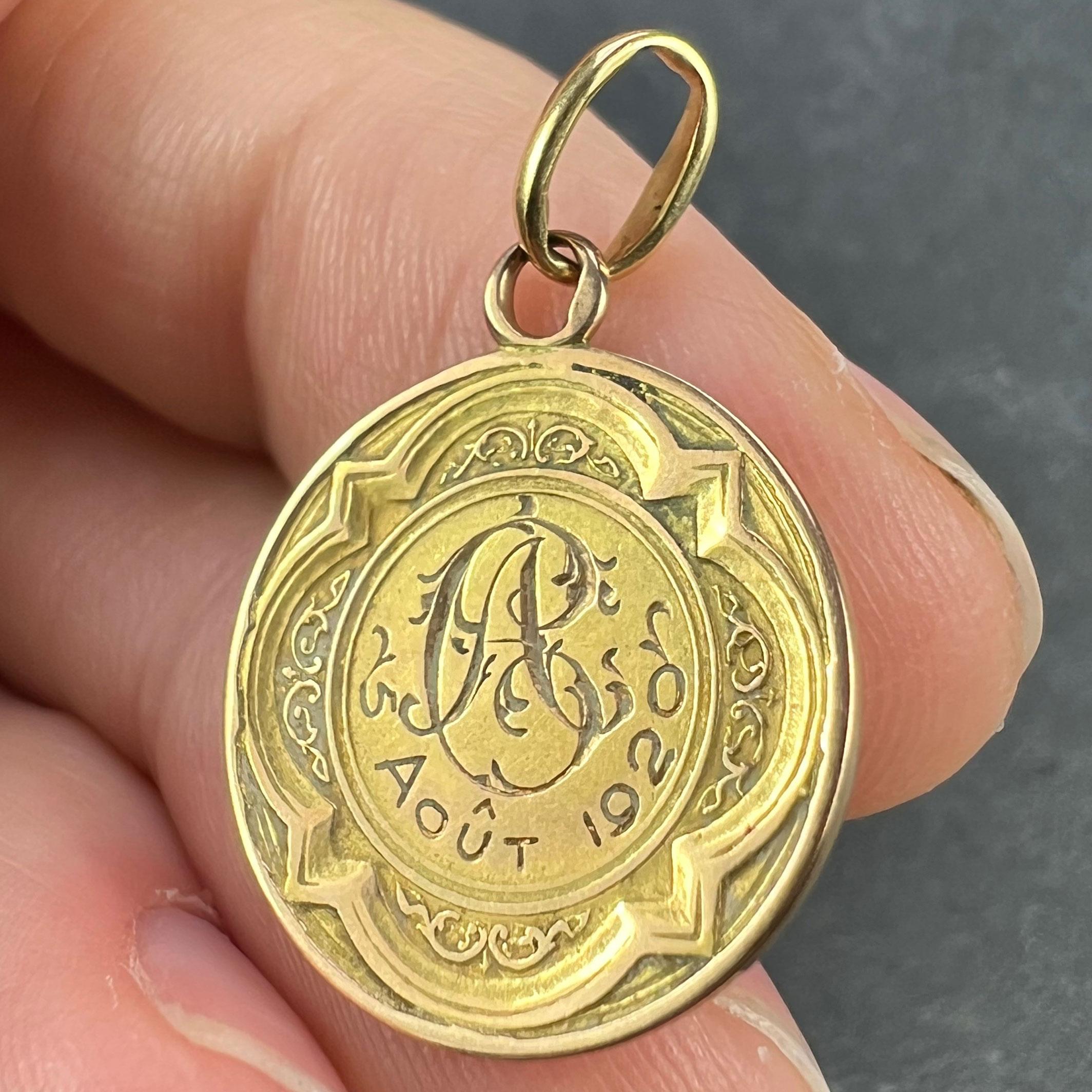 Ciondolo con charme in oro giallo 18 carati della Vergine Maria Ave Maria, francese, in gocce. in vendita 4