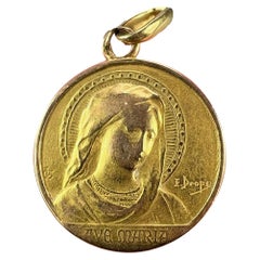 Pendentif breloque française en or jaune 18 carats représentant la Vierge Marie Ave Maria