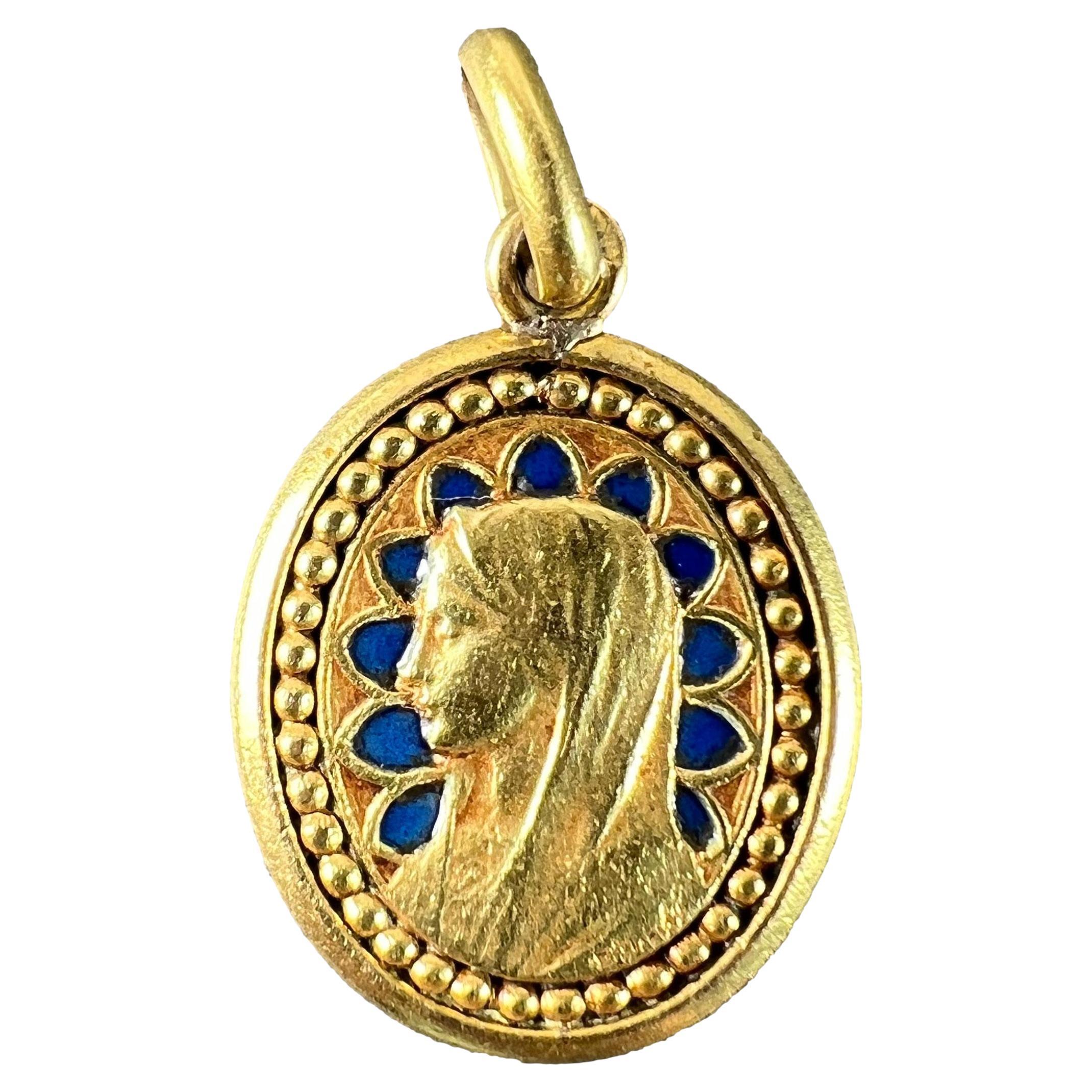 Médaille religieuse en or jaune 18K avec pendentif Vierge Marie en émail bleu en vente
