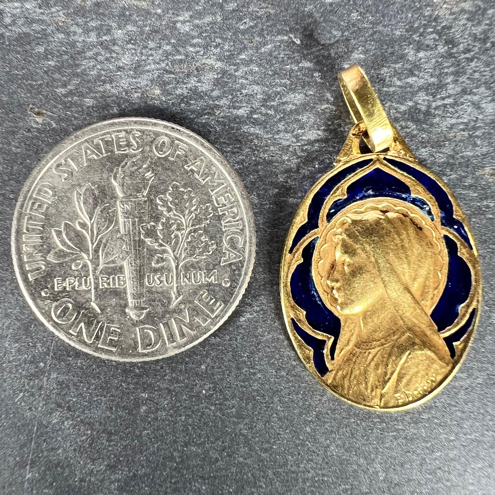 Französische Tropfenförmige Jungfrau Maria Plique A Jour Emaille 18K Gelbgold Anhänger Medaille im Angebot 9