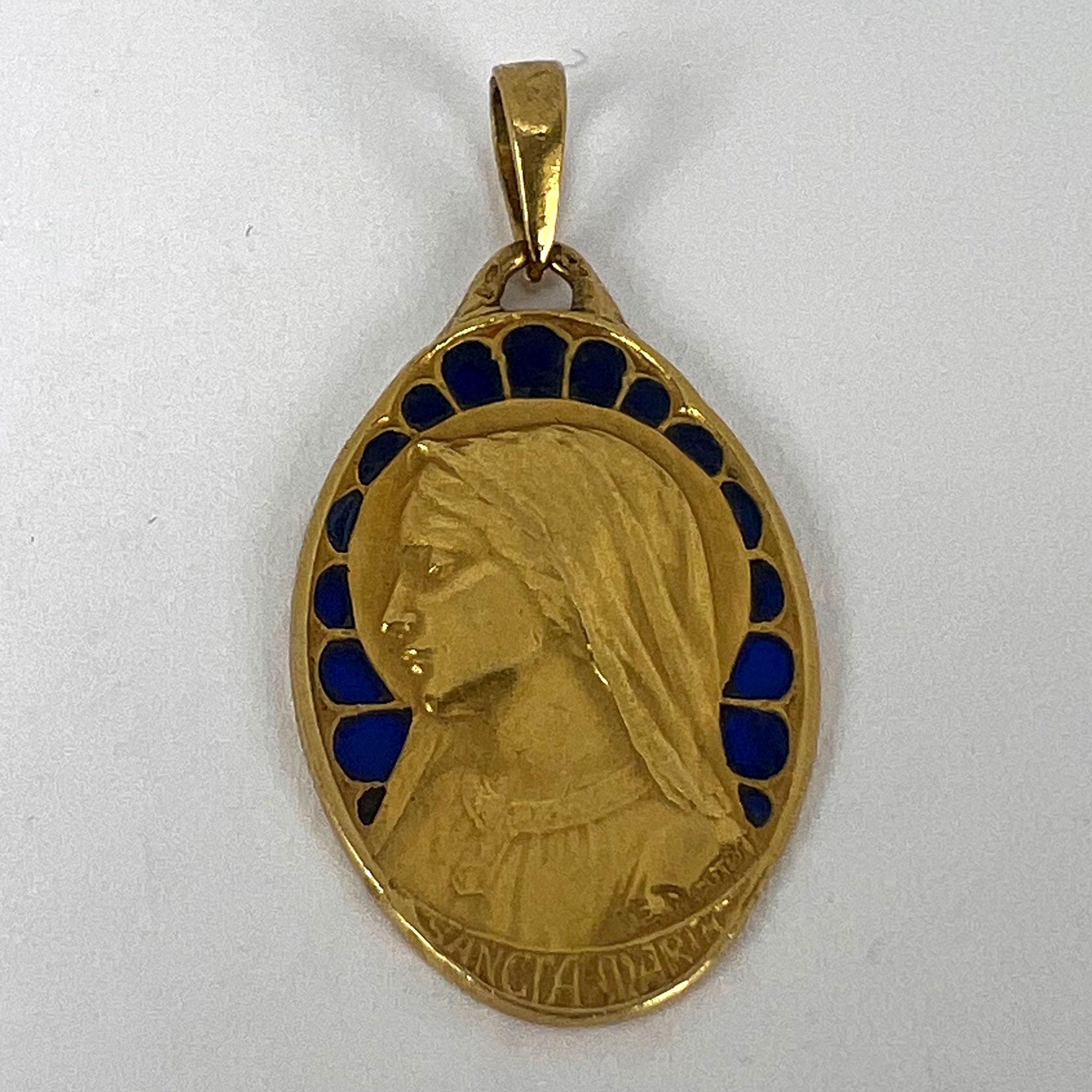 Médaille pendentif en or jaune 18K avec pendentif Vierge Marie Plique A Jour en émail en vente 9