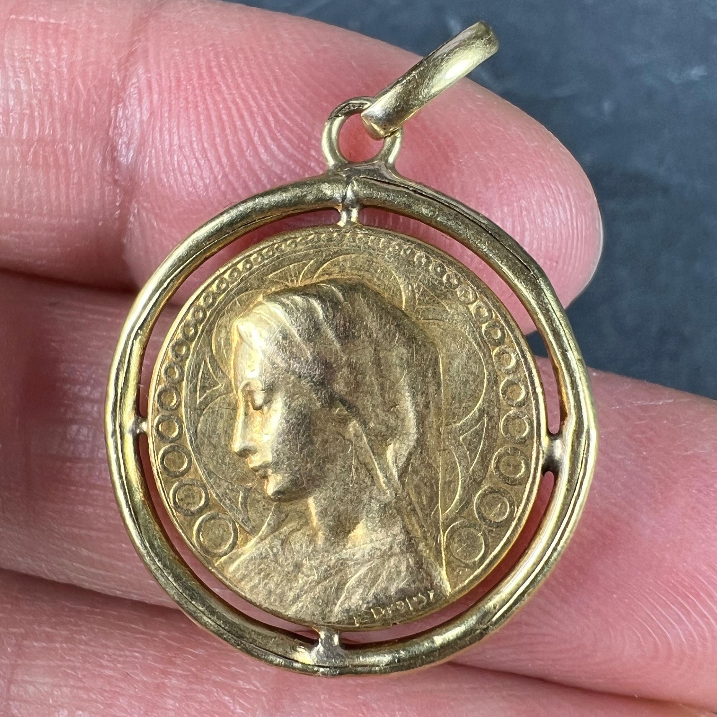 French Dropsy Virgin Mary Virgo Gloriosa 18K Yellow Gold Medal Pendant For Sale 1