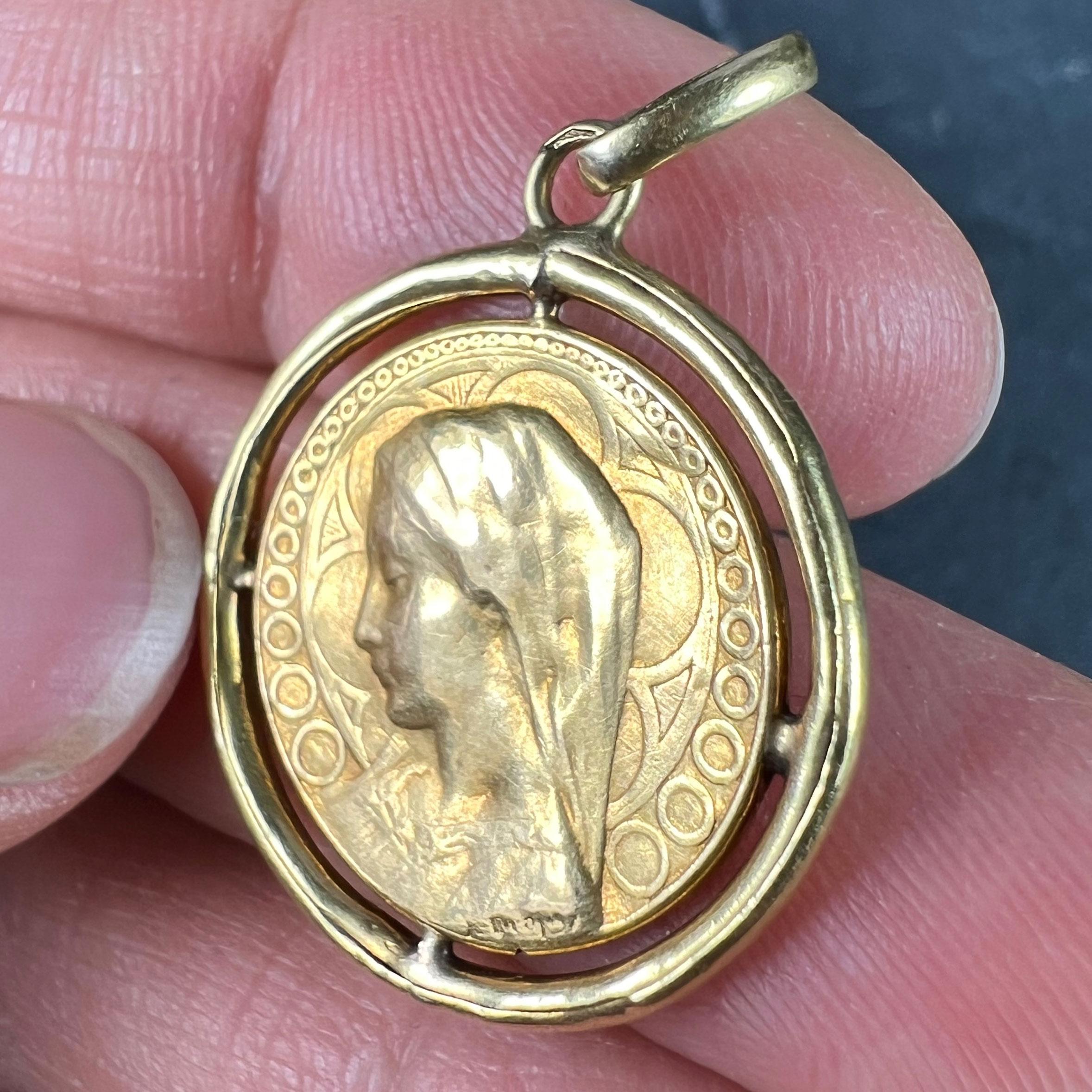 French Dropsy Virgin Mary Virgo Gloriosa 18K Yellow Gold Medal Pendant For Sale 2