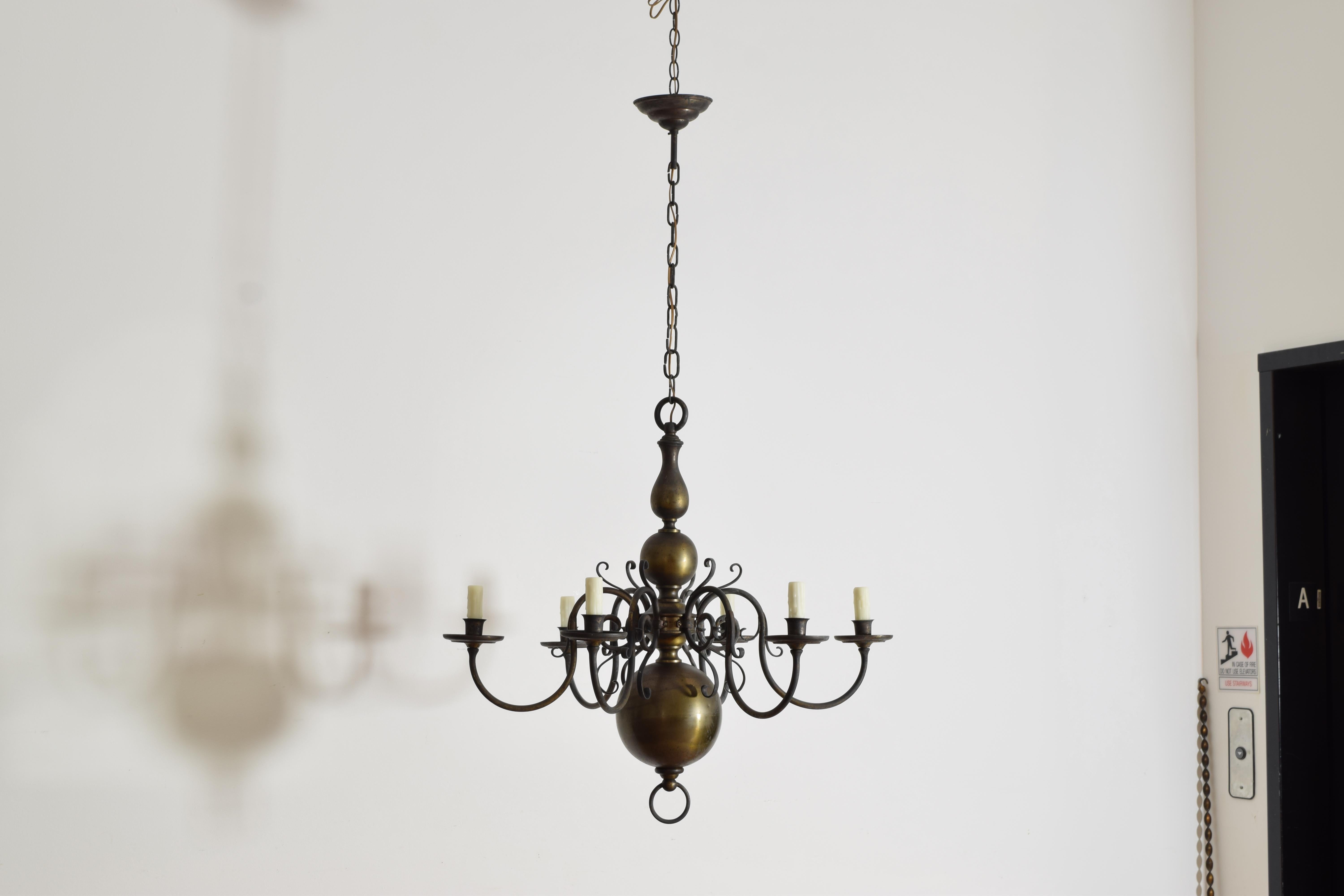 Baroque Lustre à 6 lumières en laiton de style baroque hollandais français, vers 1800 en vente
