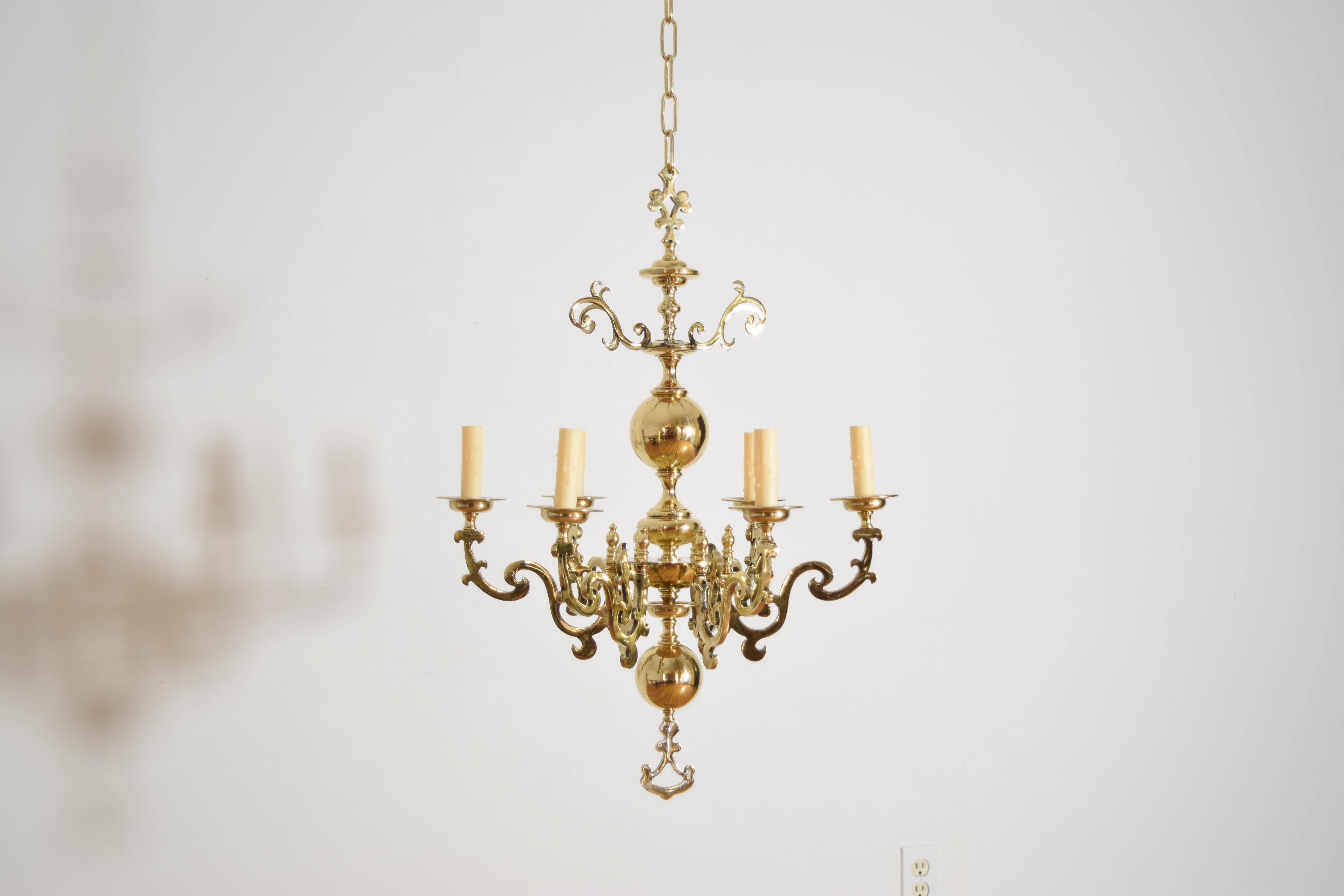 Barocco Lampadario a 6 luci in ottone fuso in stile olandese francese, prima metà del XIX secolo in vendita