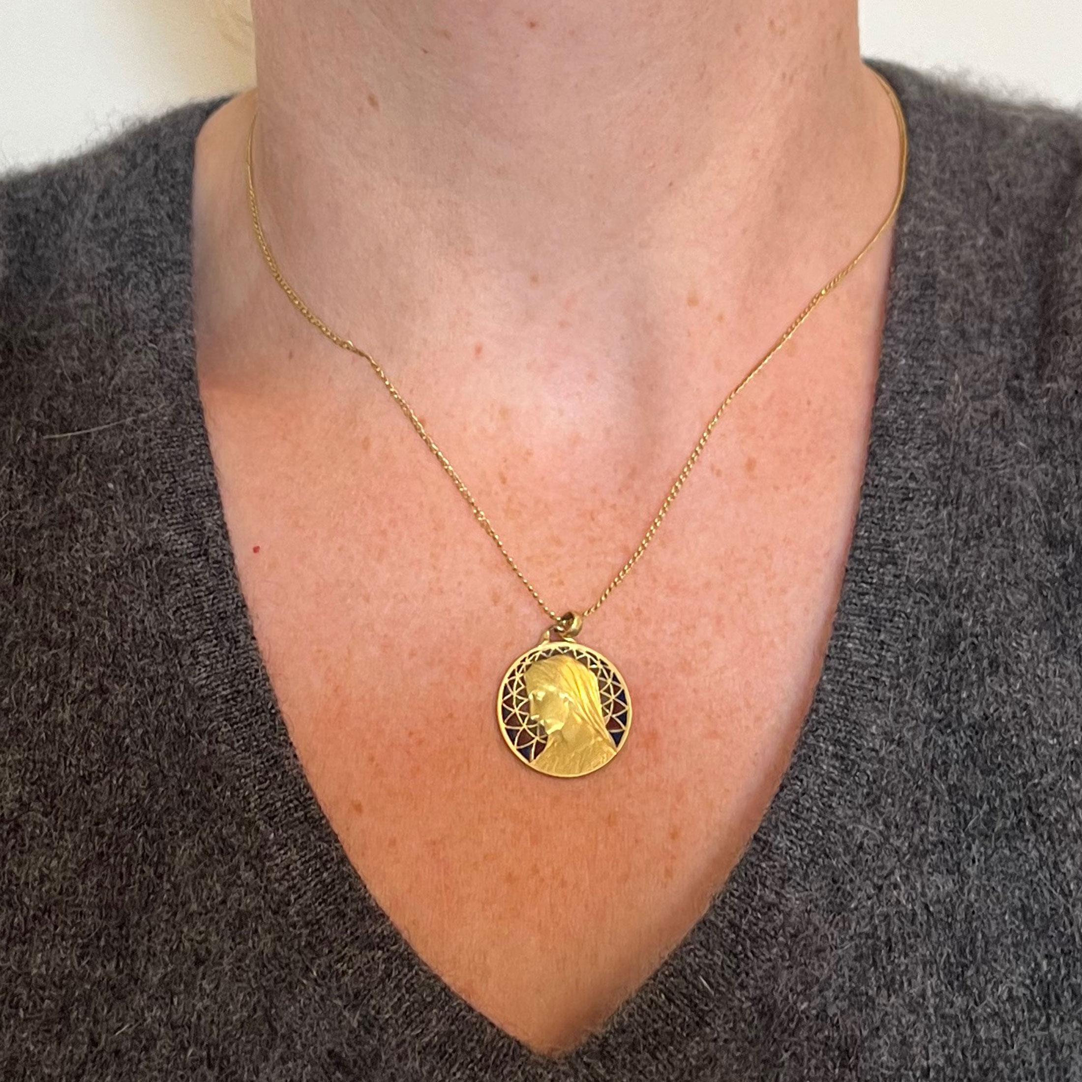 French E Dropsy Virgin Mary Plique A Jour Enamel 18K Yellow Gold Pendant Medal For Sale 2