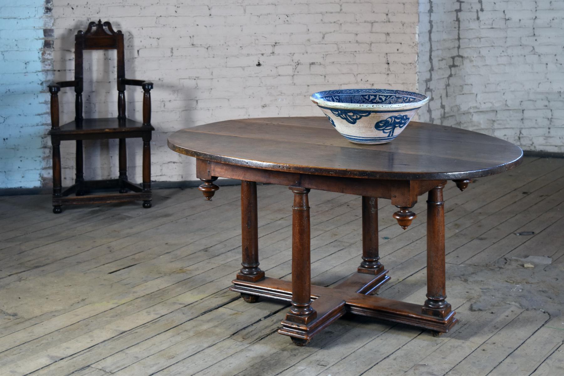 French Early 17th Century Henry IV Oval Walnut Center or Dining Table In Good Condition For Sale In Troy, NY