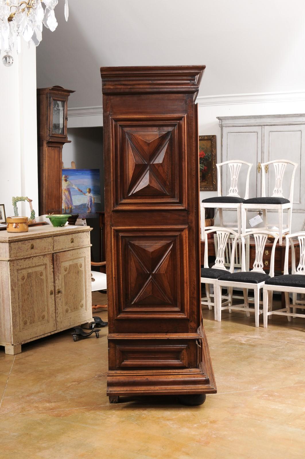 French Early 17th Century Louis XIII Period Walnut Armoire with Geometric Motifs For Sale 1