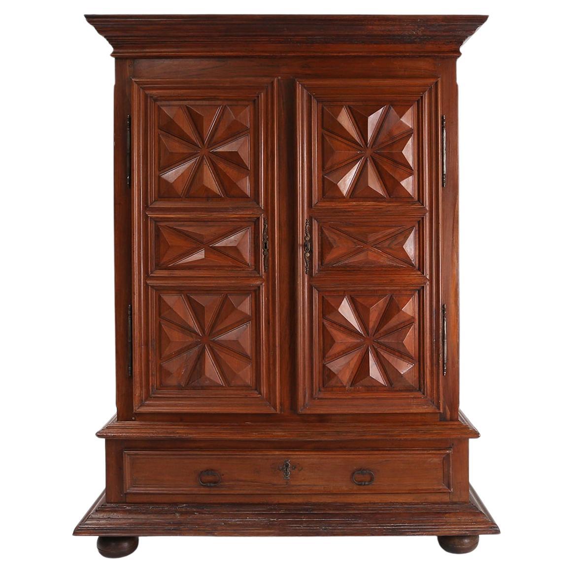 Armoire Louis XIII française du début du XVIIe siècle en vente