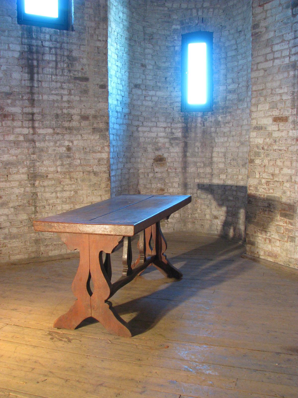 French early 17th Century Rustic Farm Table, Console, Desk, Dining Table In Good Condition For Sale In Troy, NY