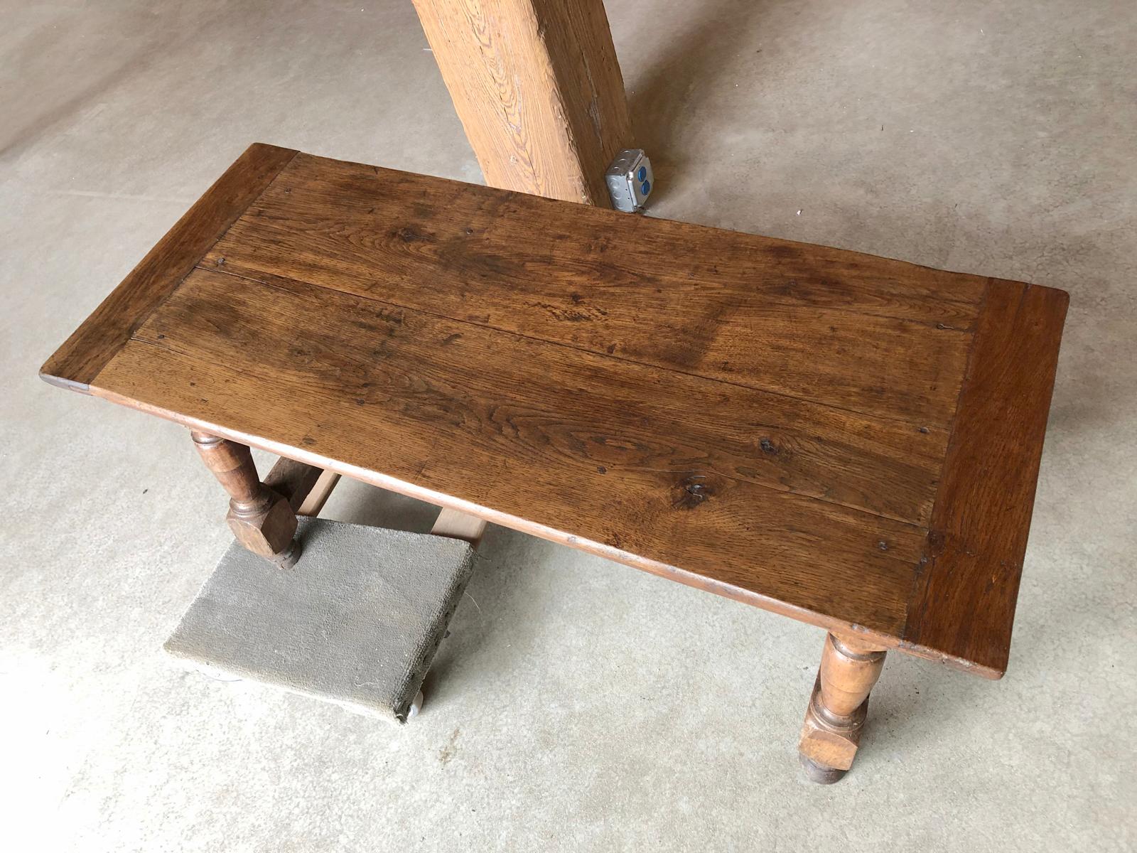 French early 18th century Baroque Walnut Low Table For Sale 7