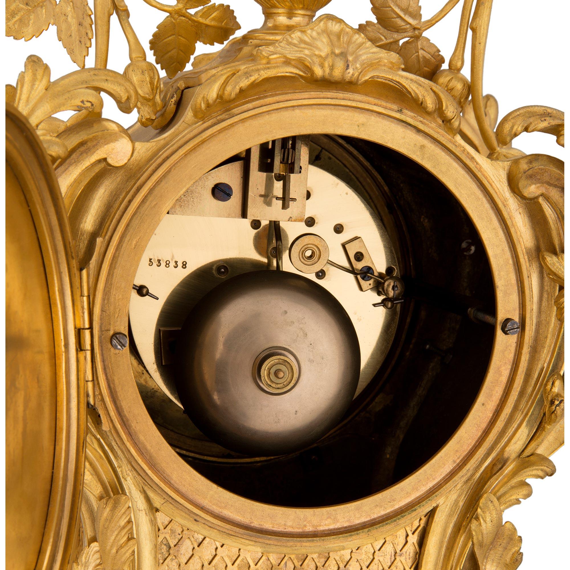 Goldbronze-Uhr aus der Louis-XV-Periode des frühen 18. Jahrhunderts im Angebot 4