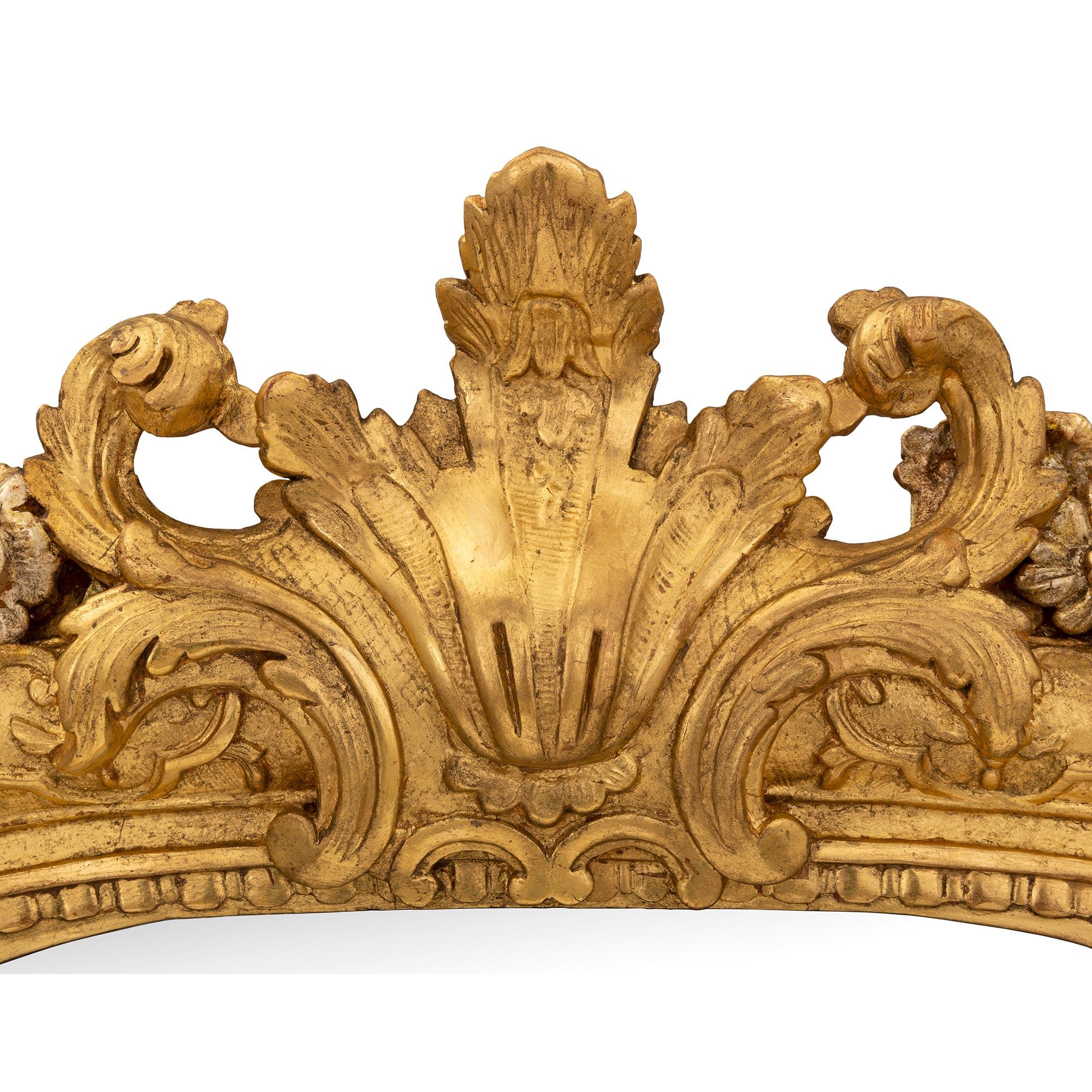 Miroir français du début du XVIIIe siècle de la période de la Régence en bois doré et Mecque Bon état - En vente à West Palm Beach, FL