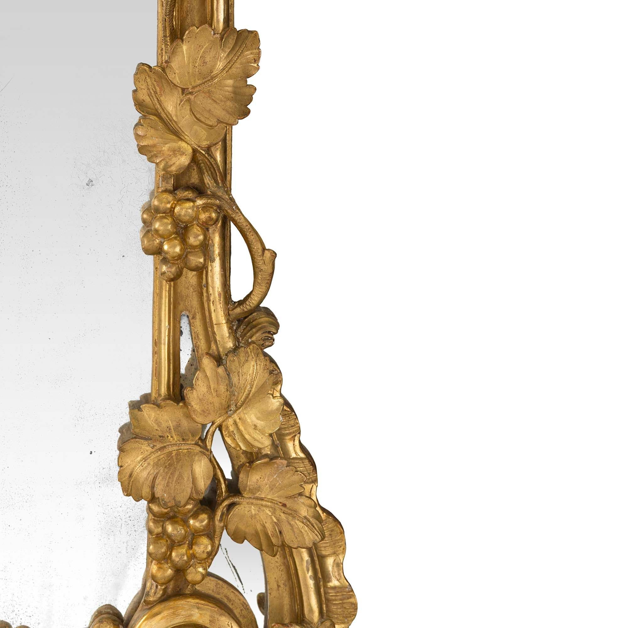 Miroir français en bois doré du début du XVIIIe siècle de la période Régence, vers 1720 Bon état - En vente à West Palm Beach, FL