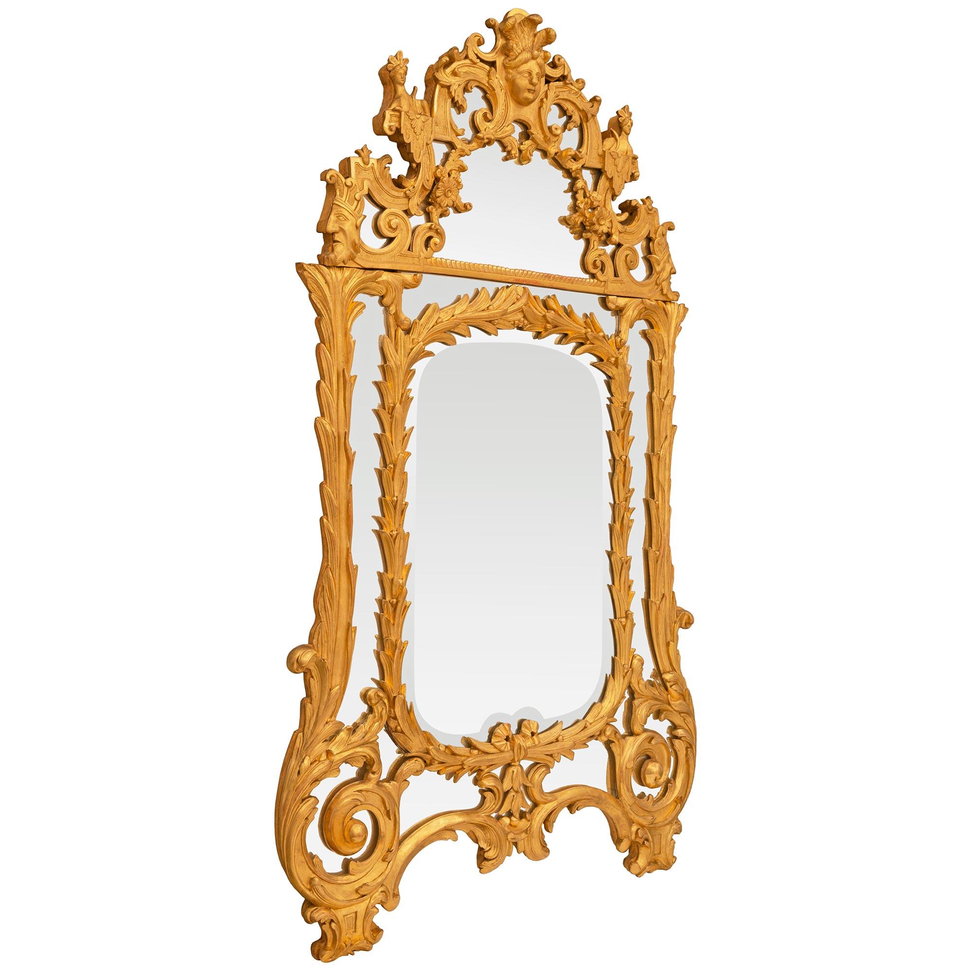 French Early 18th Century Regence Period Giltwood Mirror In Good Condition For Sale In West Palm Beach, FL
