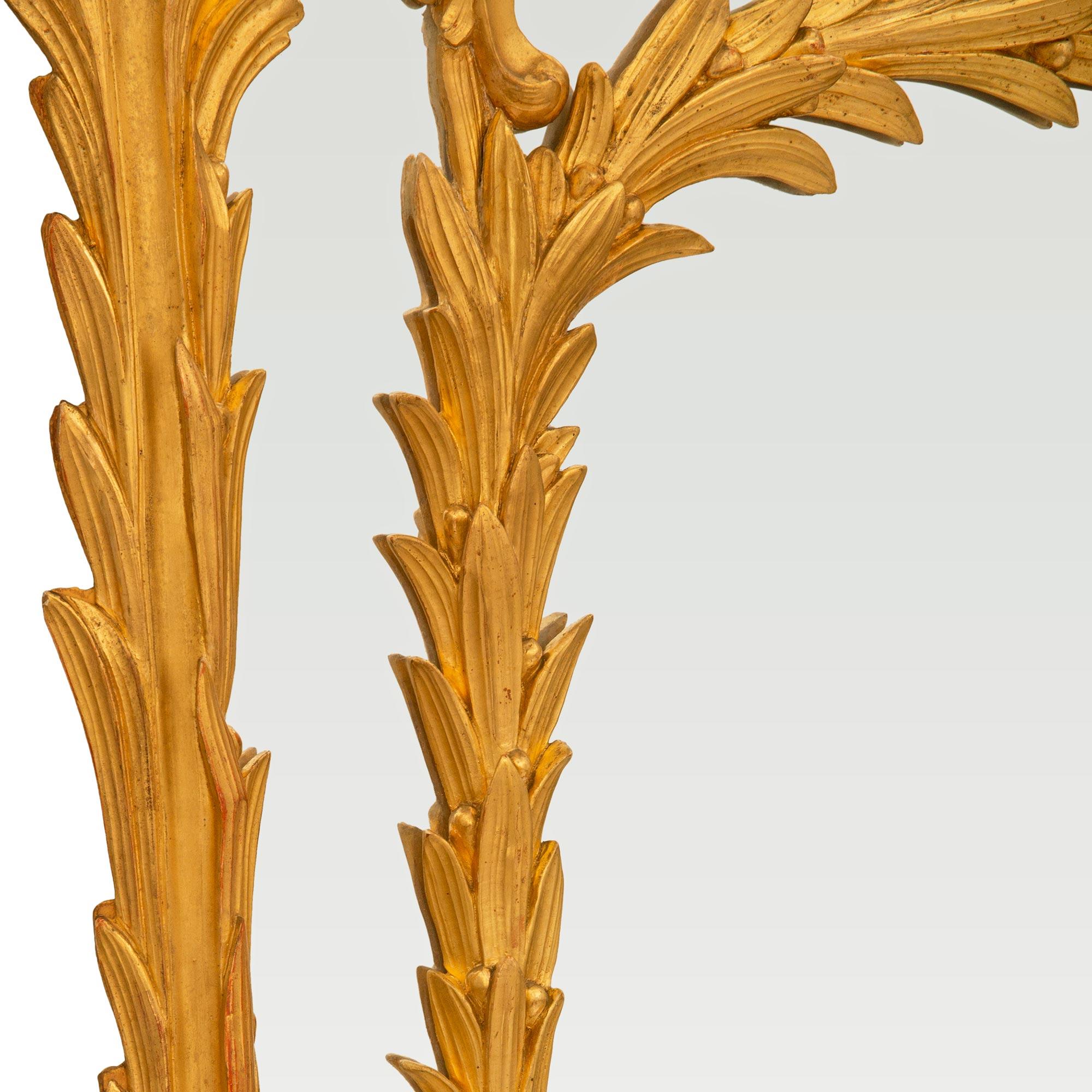 Miroir français en bois doré du début du XVIIIe siècle de la période Régence en vente 1