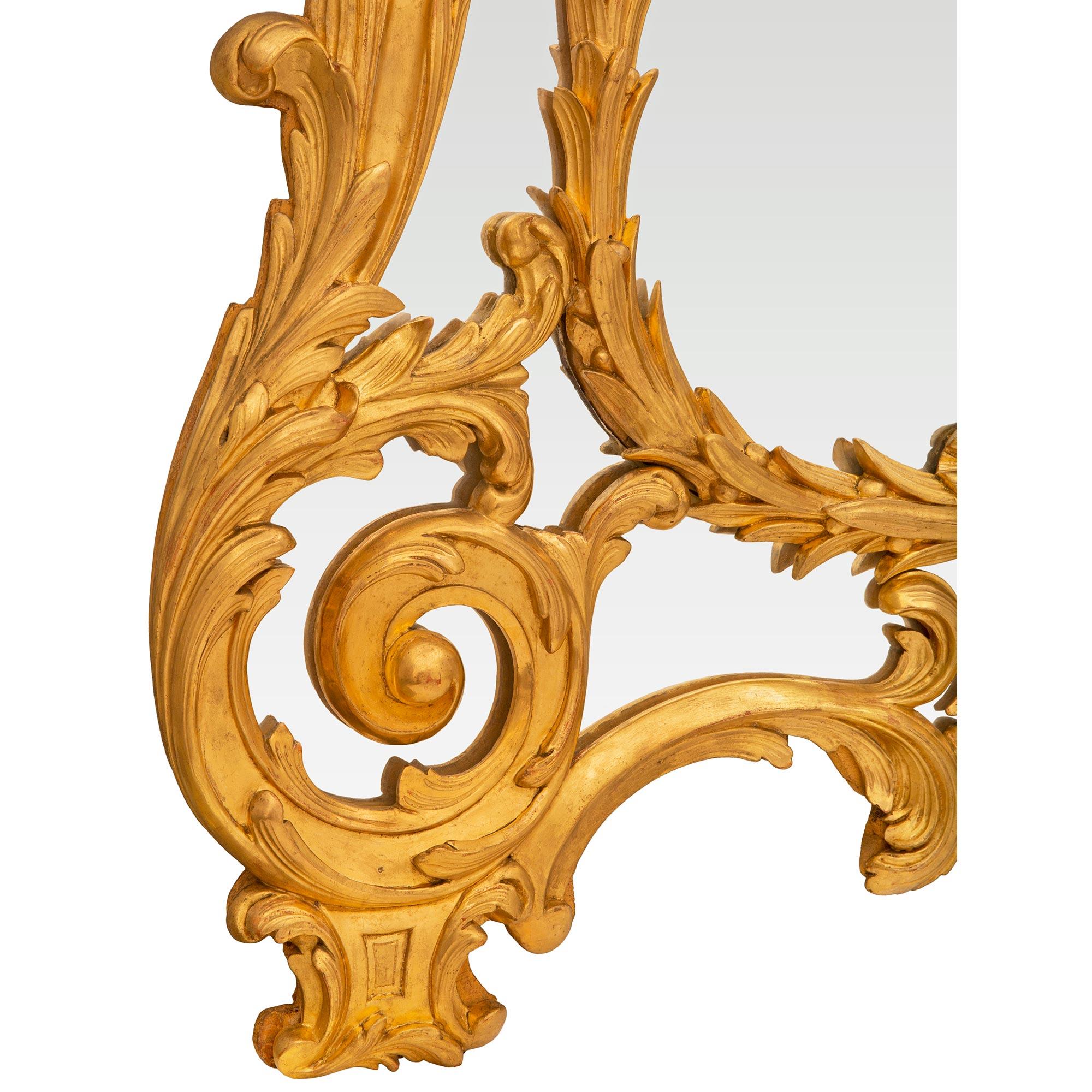 Miroir français en bois doré du début du XVIIIe siècle de la période Régence en vente 2