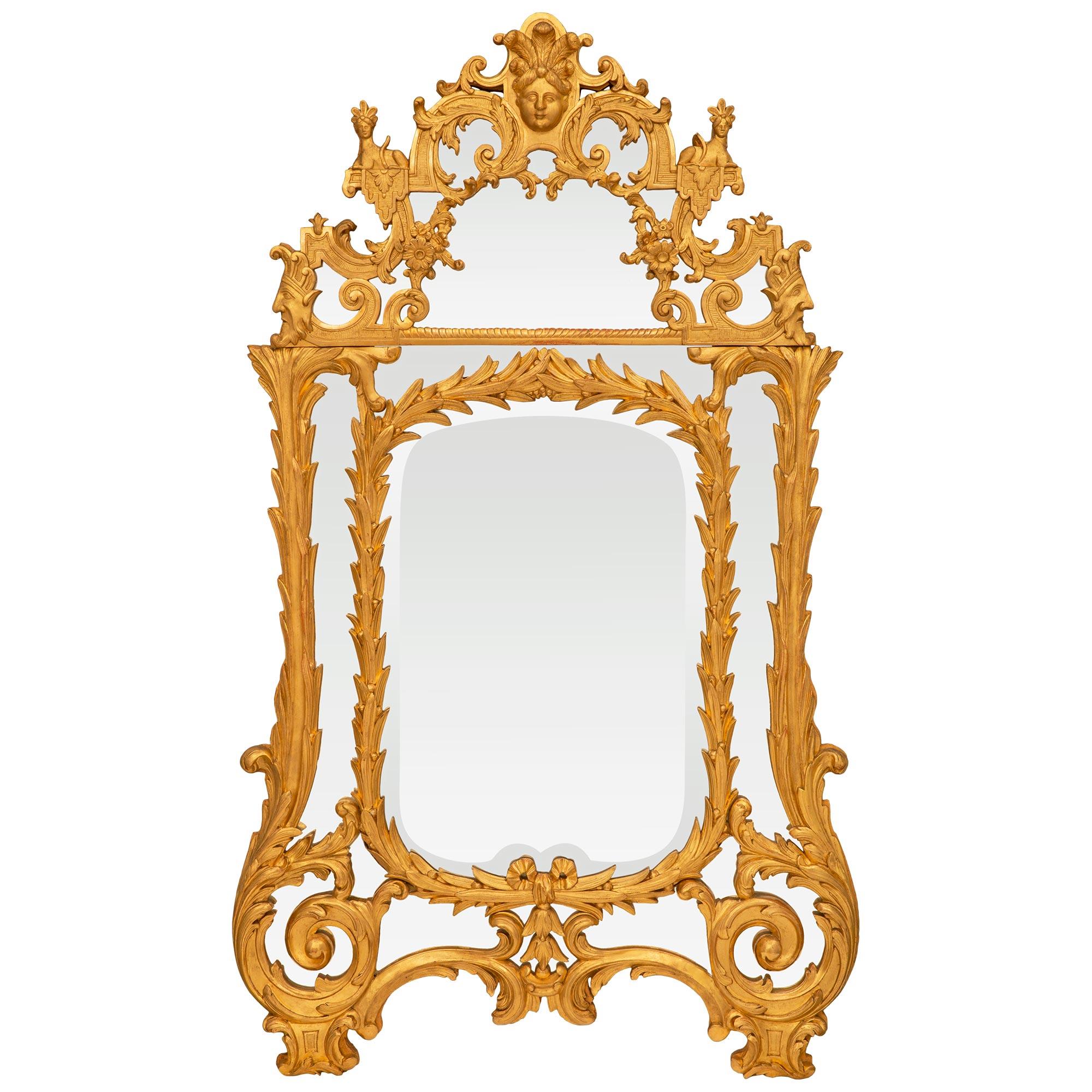 Miroir français en bois doré du début du XVIIIe siècle de la période Régence en vente 3