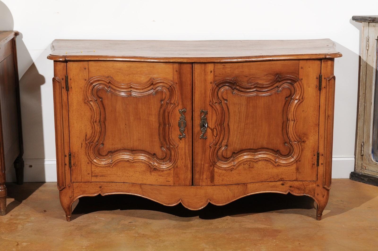 French Early 18th Century Régence Period Pearwood Buffet from Burgundy In Good Condition In Atlanta, GA