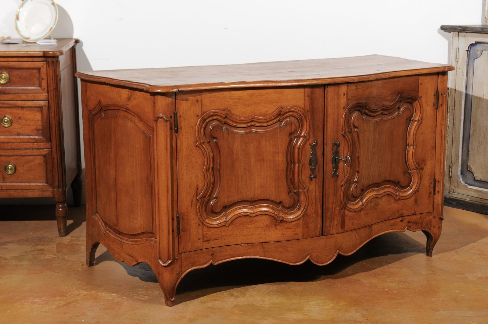 French Early 18th Century Régence Period Pearwood Buffet from Burgundy 2