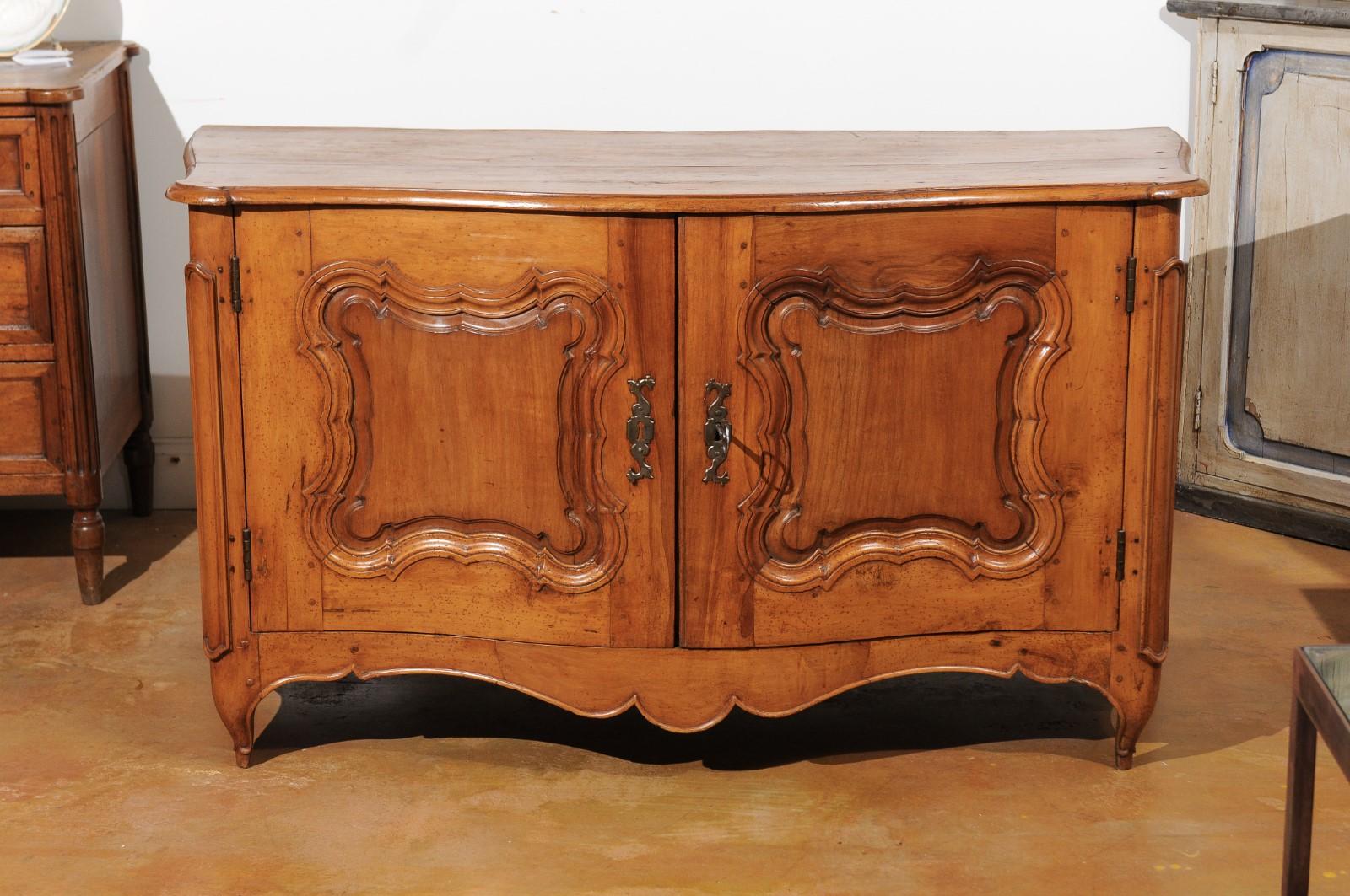 French Early 18th Century Régence Period Pearwood Buffet from Burgundy 3