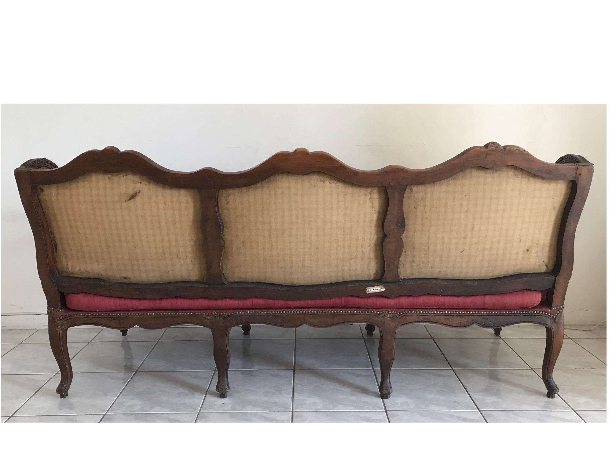 Französisches Sofa aus dem frühen 18. Jahrhundert im Angebot 1