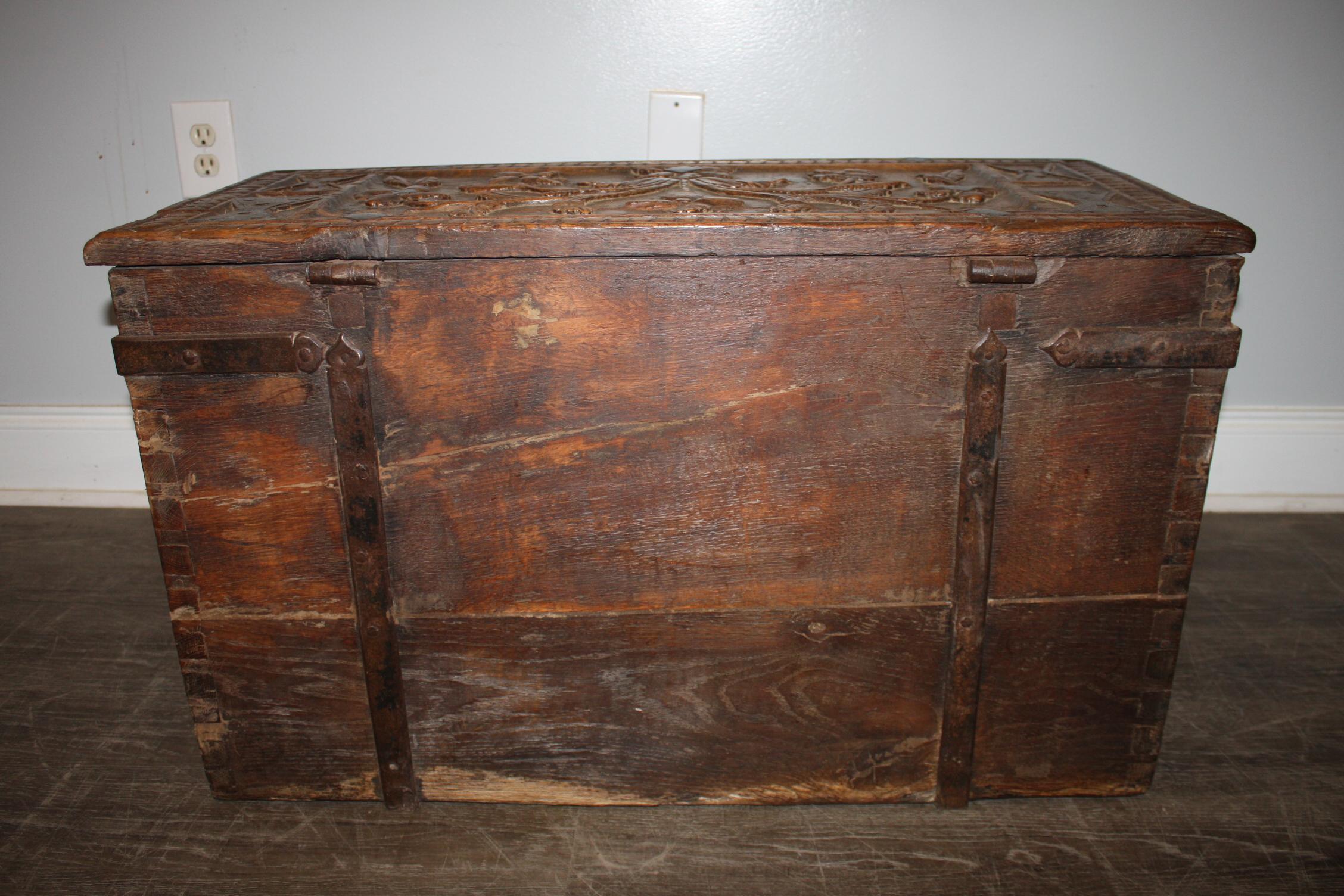 French Early 18th Century Trunk For Sale 7