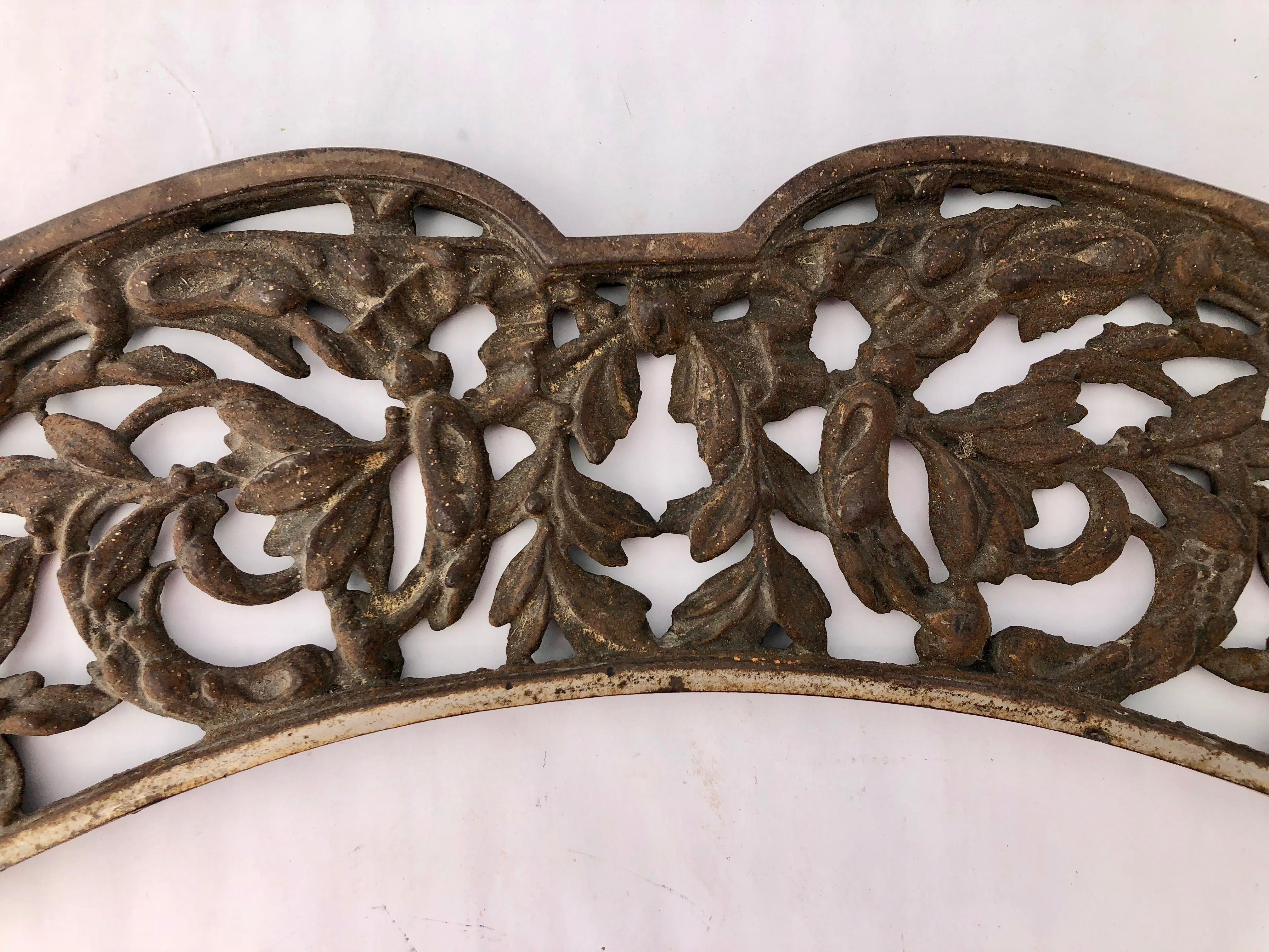 French Early 1900s Cast Iron Decorative Piece In Good Condition In Petaluma, CA