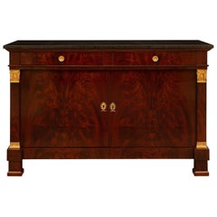 Buffet en acajou flammé et bronze doré français du début du 19e siècle, époque 1er Empire