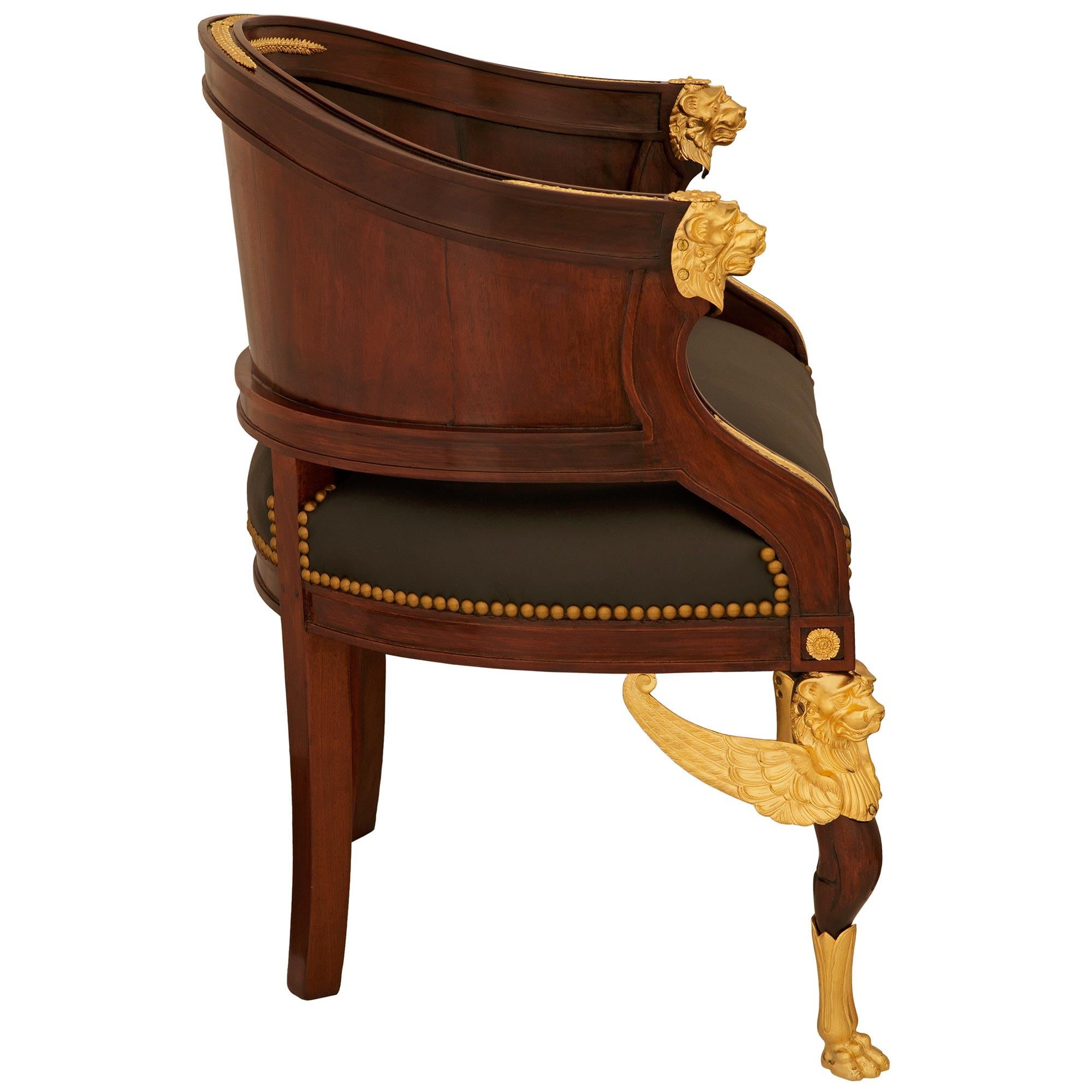 Sillón francés de caoba y ormolu de principios del siglo XIX de la 1ª Época Imperio en Bueno estado para la venta en West Palm Beach, FL