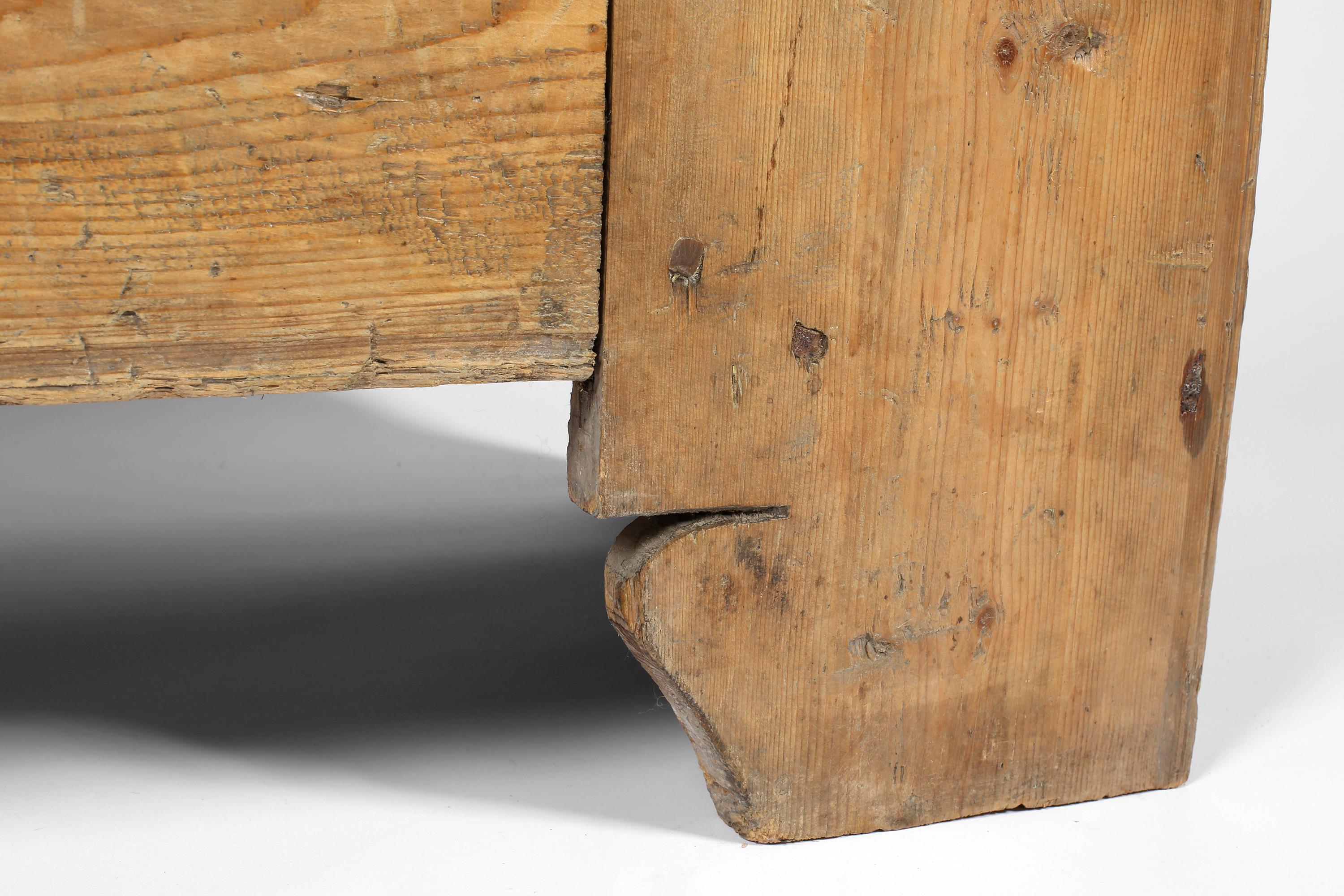 Fer Armoire de montagne alpine primitive Wabi-Sabi du début du 19e siècle en vente
