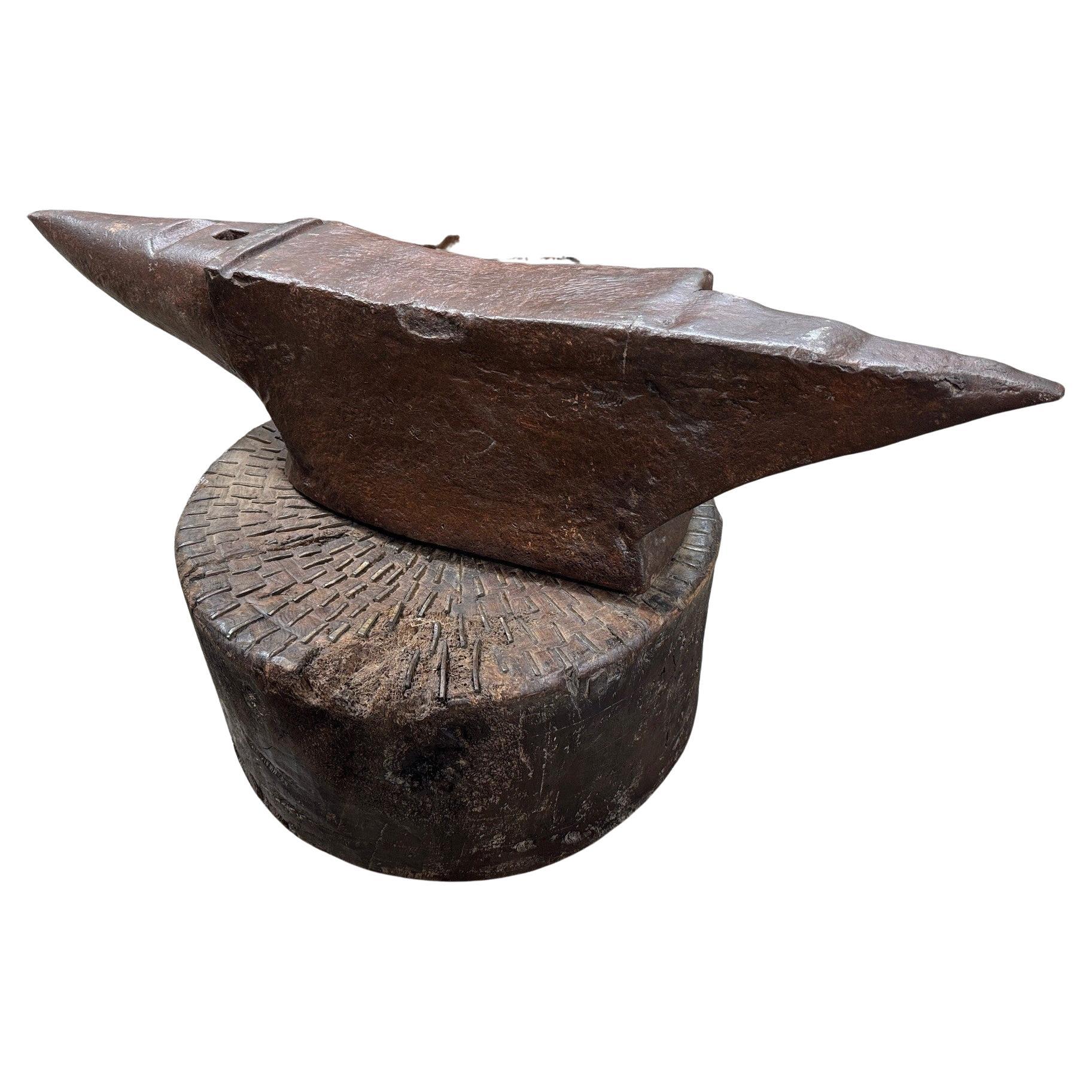 French Early 19th Century Anvil - Cocktail Table In Good Condition For Sale In Round Top, TX