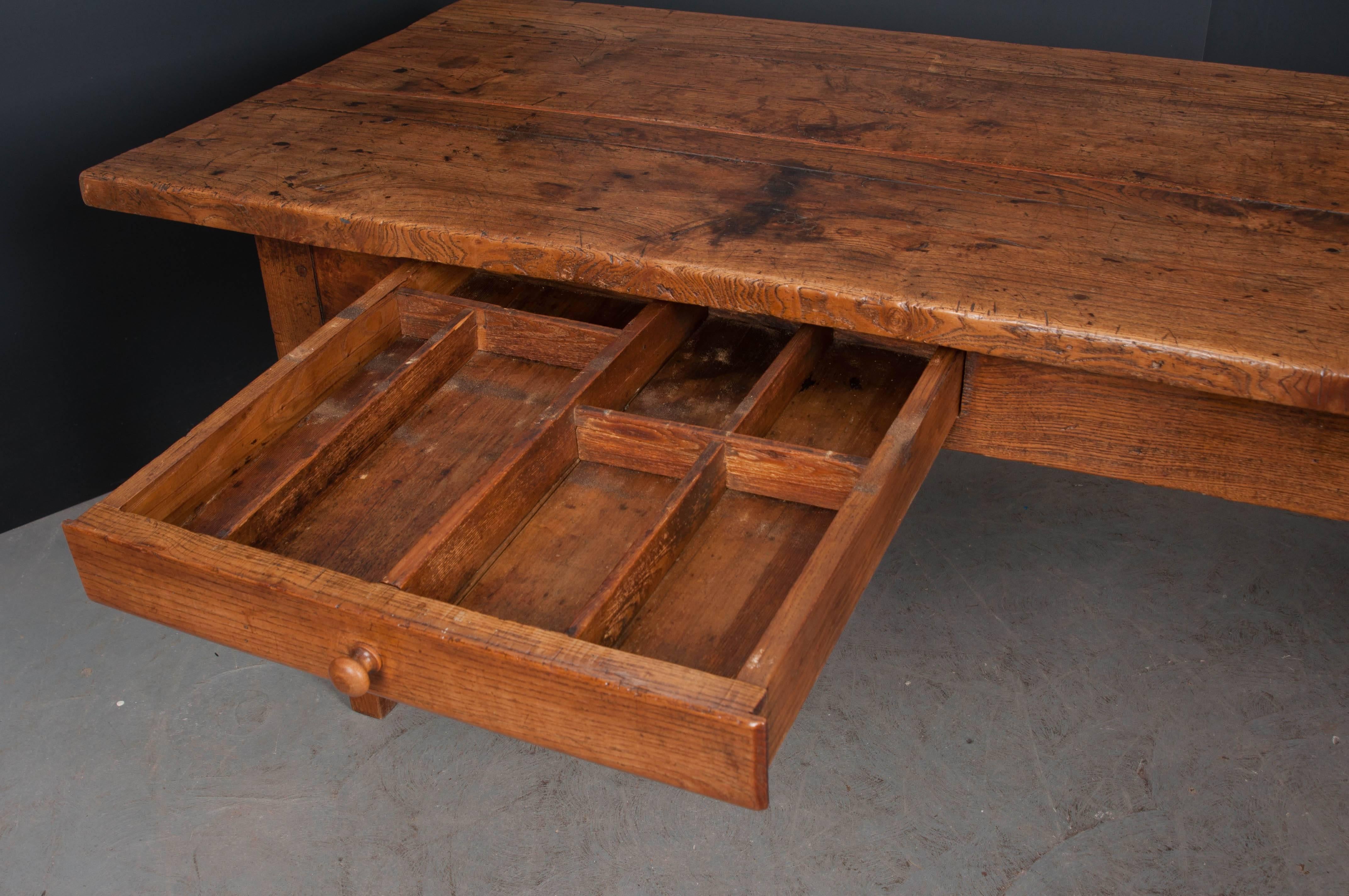 French Early 19th Century Chestnut Farmhouse Dining Table 9