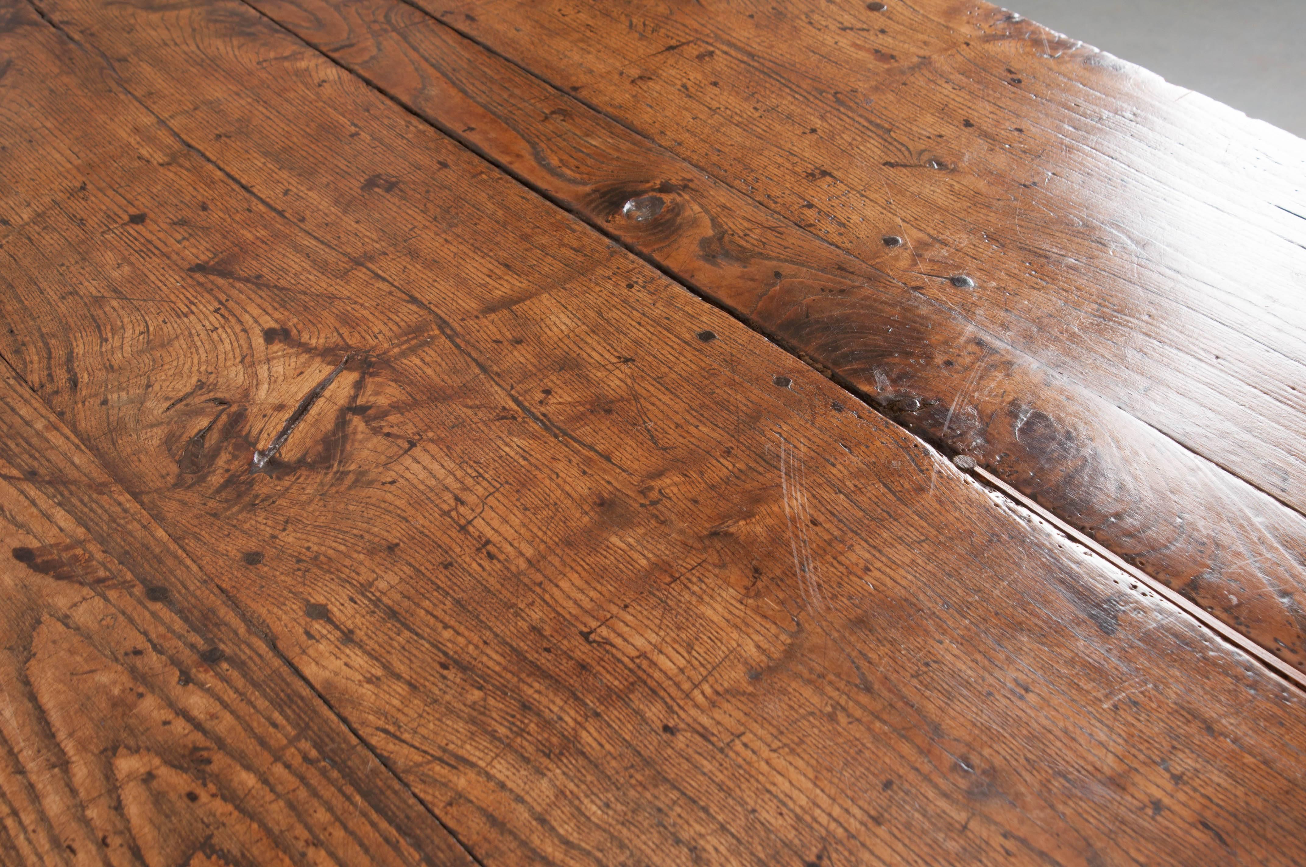 French Early 19th Century Chestnut Farmhouse Dining Table 4