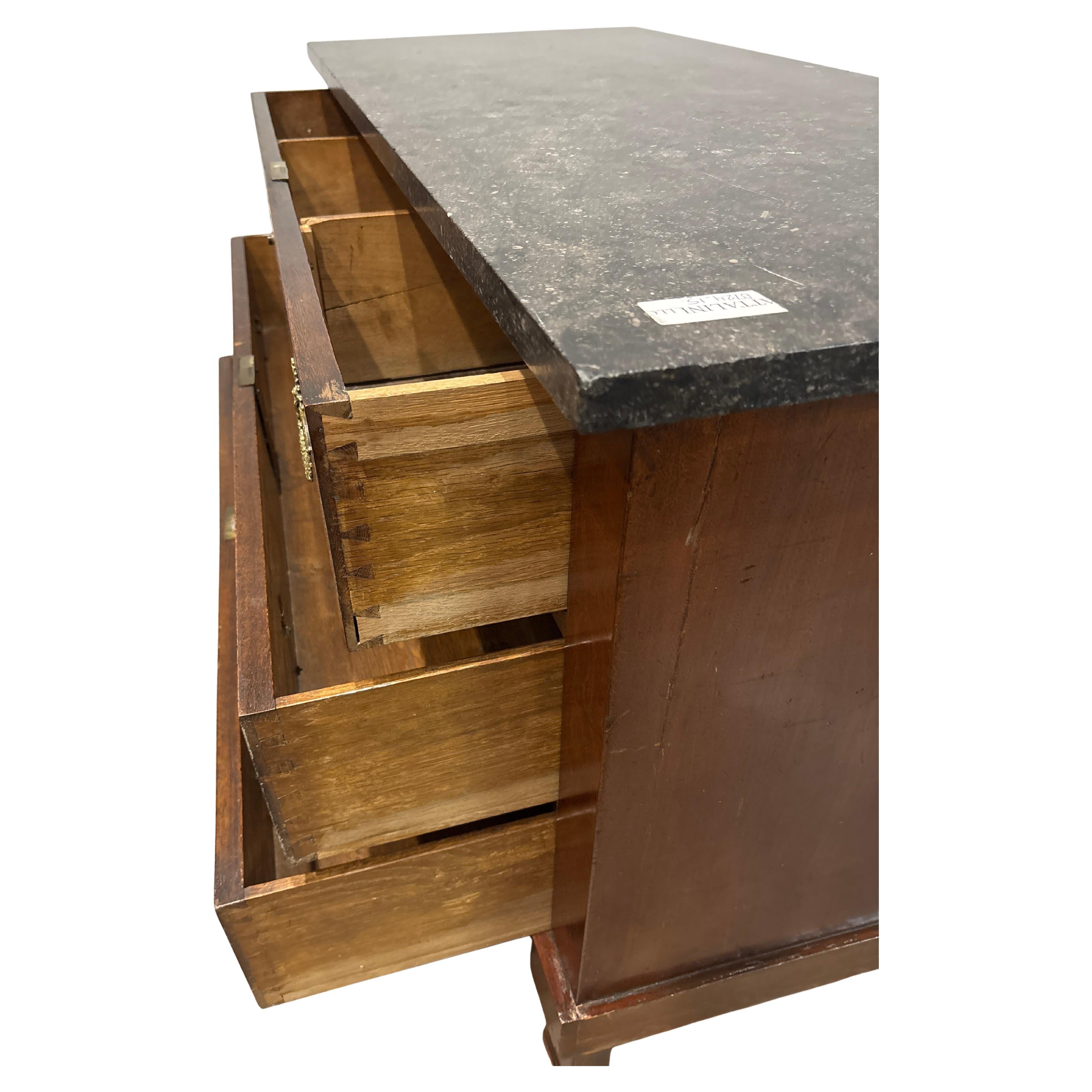 Marmo Commode francese dell'inizio del XIX secolo in vendita
