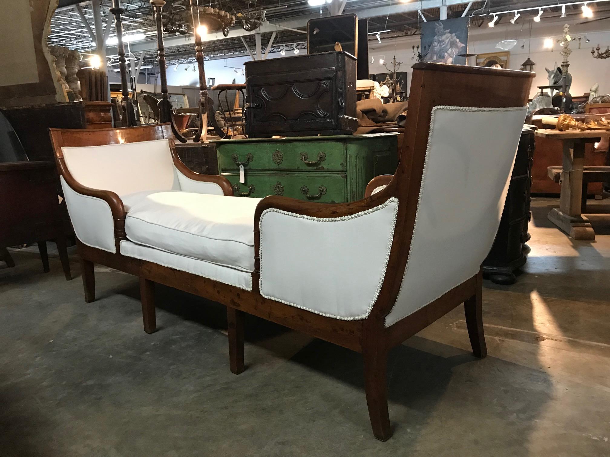 French Early 19th Century Directoire Period Chaise Longue or Daybed In Good Condition For Sale In Atlanta, GA