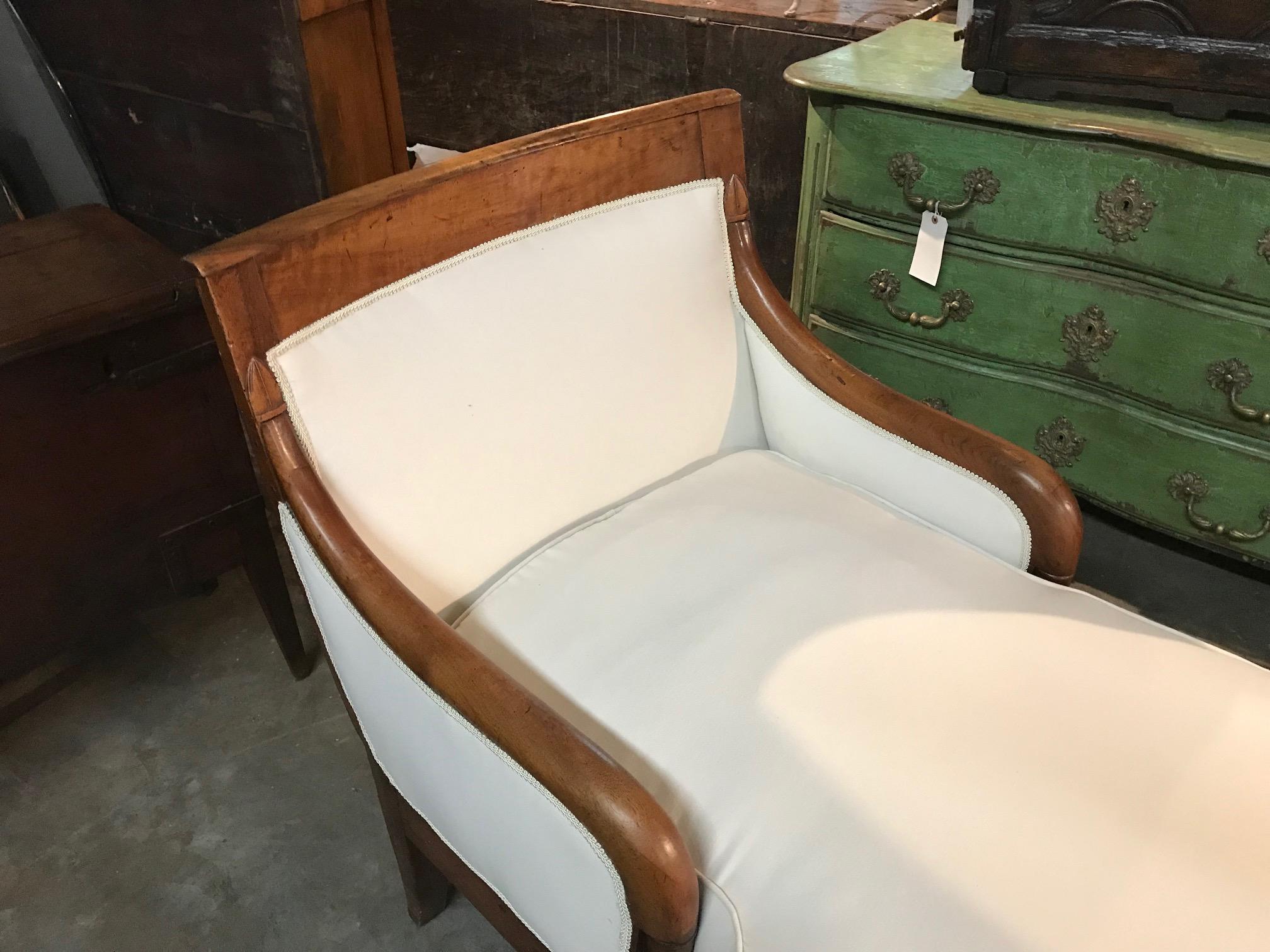 Chaise longue o diván francés de principios del siglo XIX, época del Directorio Nogal en venta