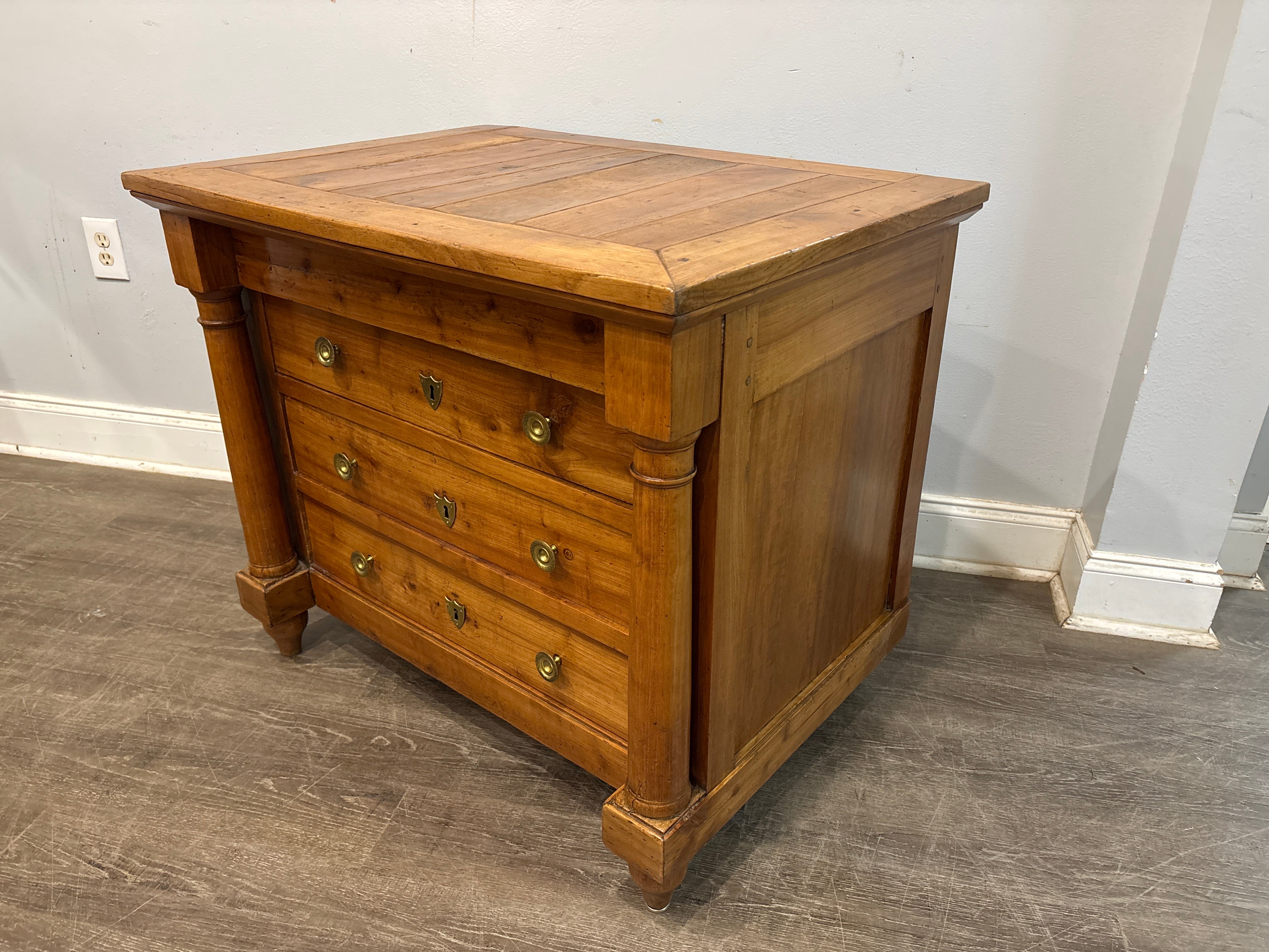 Commode Impero francese del primo Ottocento In condizioni buone in vendita a Stockbridge, GA