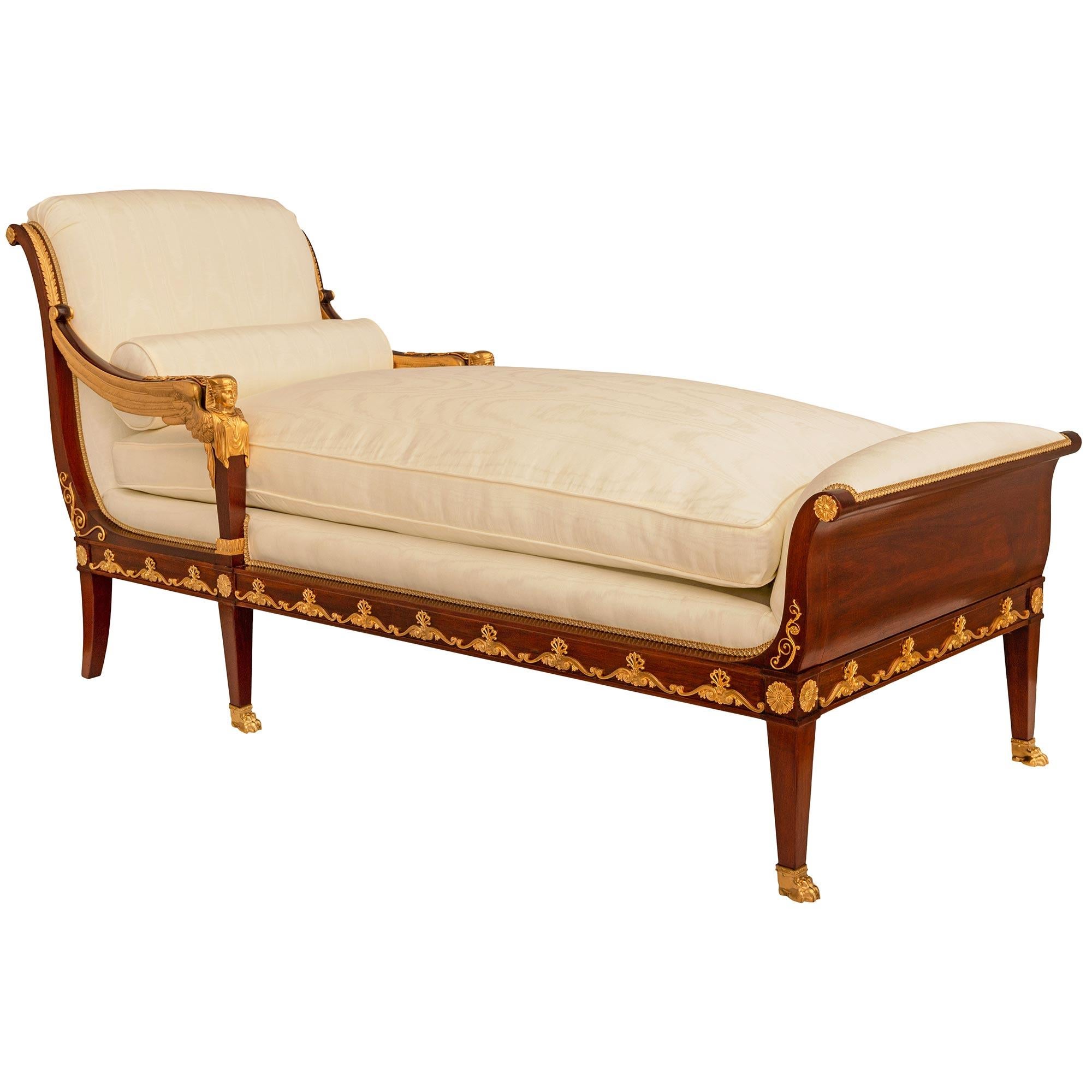 French early 19th century Empire period Mahogany and Ormolu chaise, Circa 1805 In Good Condition For Sale In West Palm Beach, FL