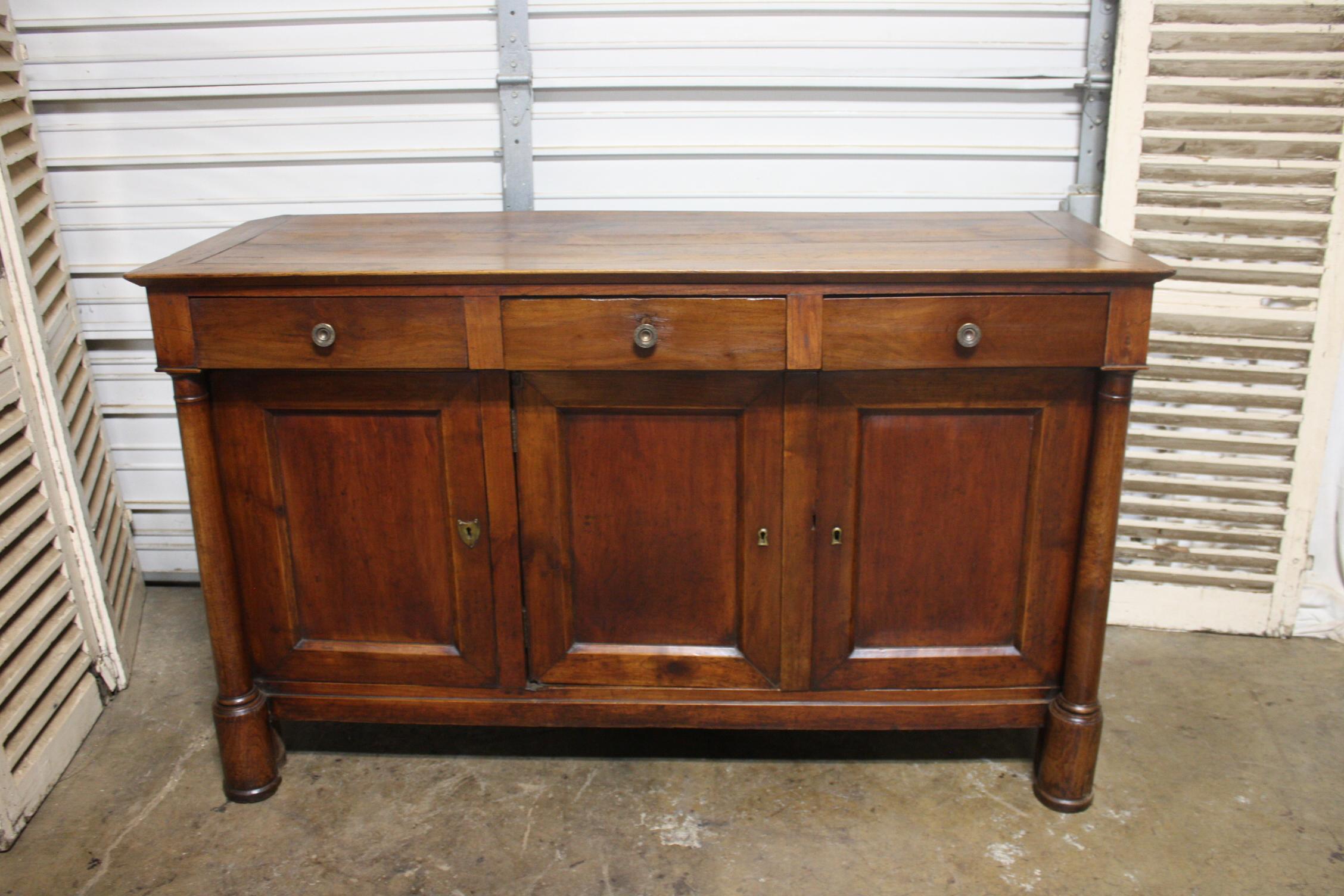 This beautiful sideboard has a wonderful patine and nice proportion.
The doors can be pushed completely to each side.