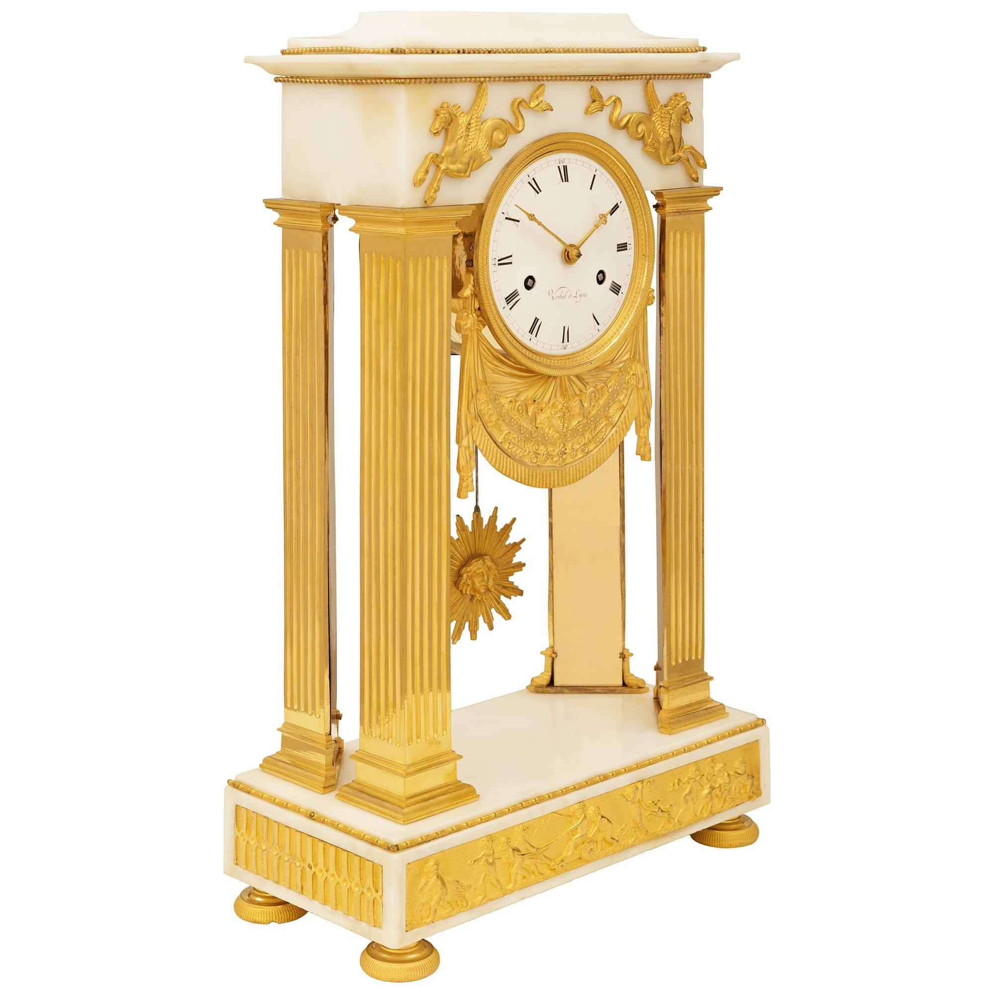 French early 19th century Empire st. white Carrara marble and Ormolu clock In Good Condition For Sale In West Palm Beach, FL