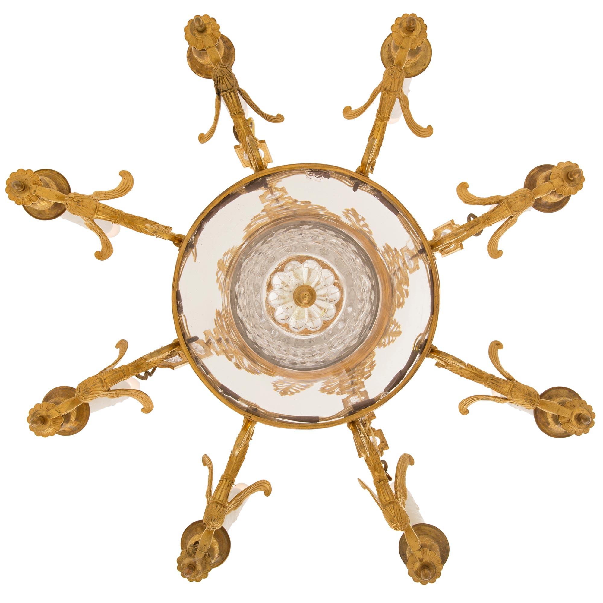 Kronleuchter aus Goldbronze und Baccarat-Kristall im Empire-Stil des frühen 19. Jahrhunderts im Angebot 4