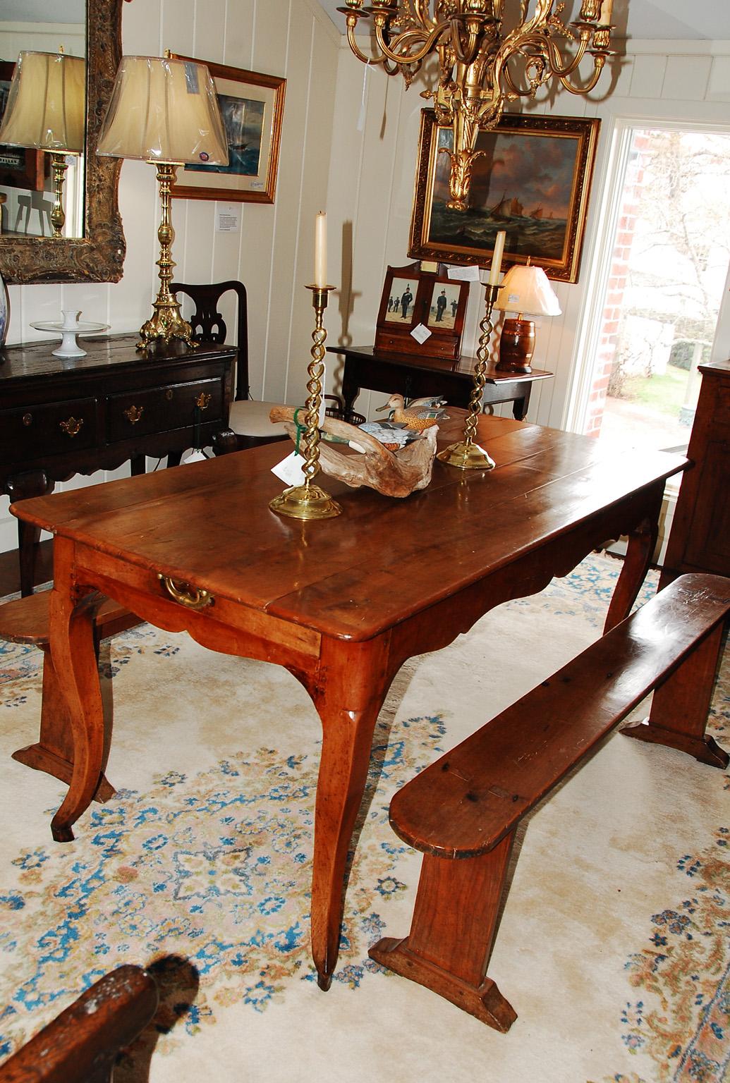 French Early 19th Century Farmhouse Table in Cherry with Cabriole Legs 4