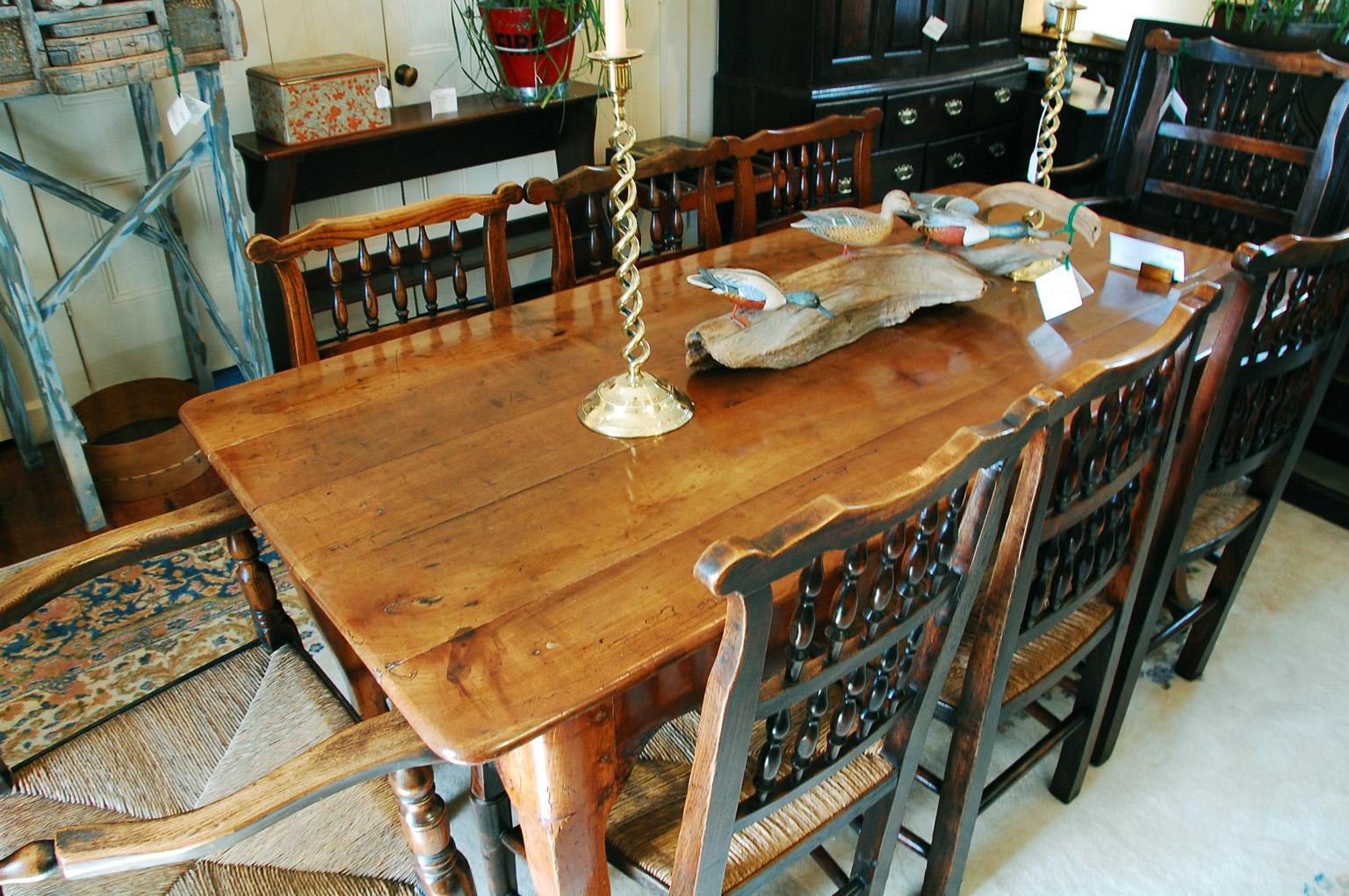 French Early 19th Century Farmhouse Table in Cherry with Cabriole Legs 5