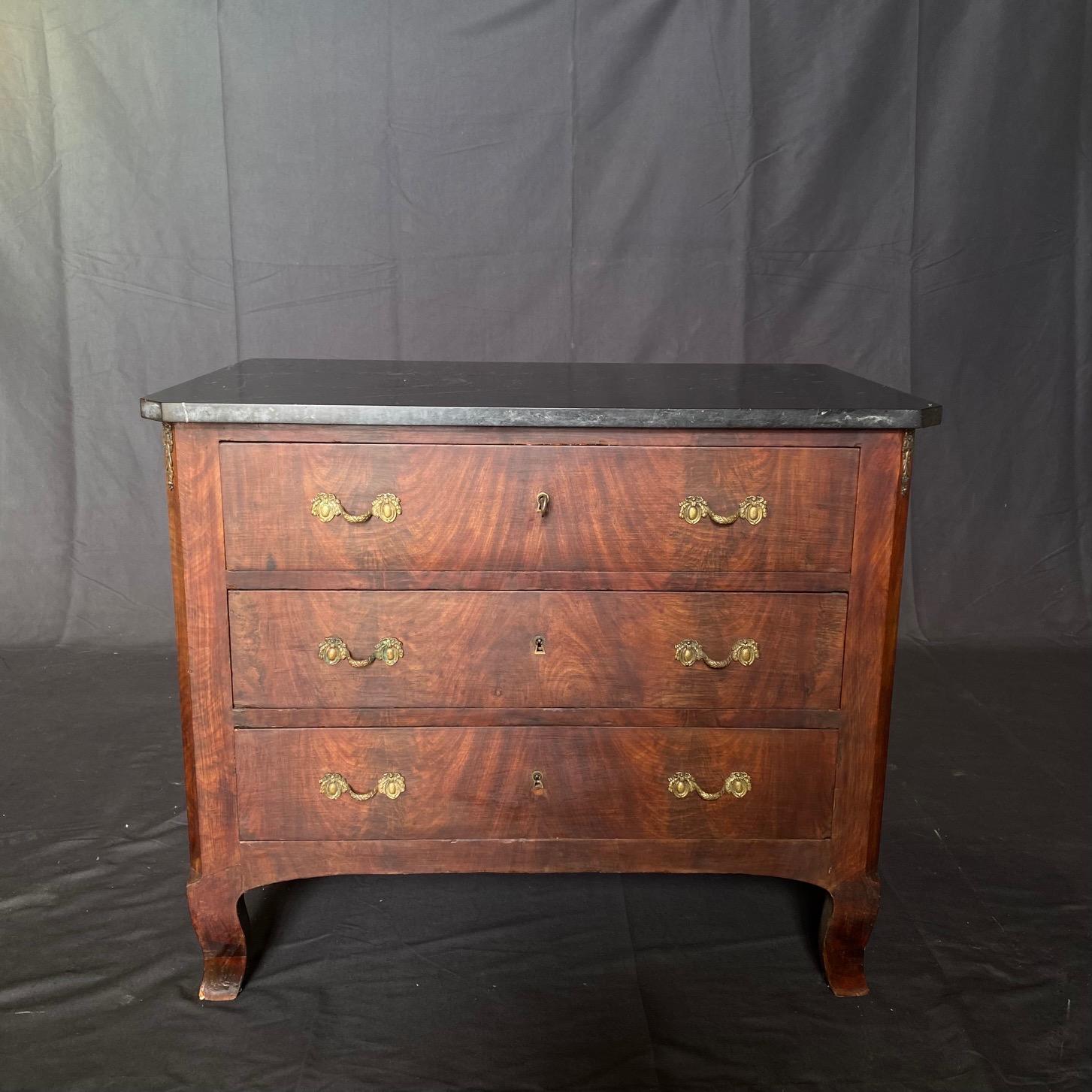 A most handsome French early 19th century Louis XV period walnut petite commode. The chest is raised by elegant tapered short cabriole legs, and above the fine shaped frieze are three drawers, each with its original exquisite richly done circular