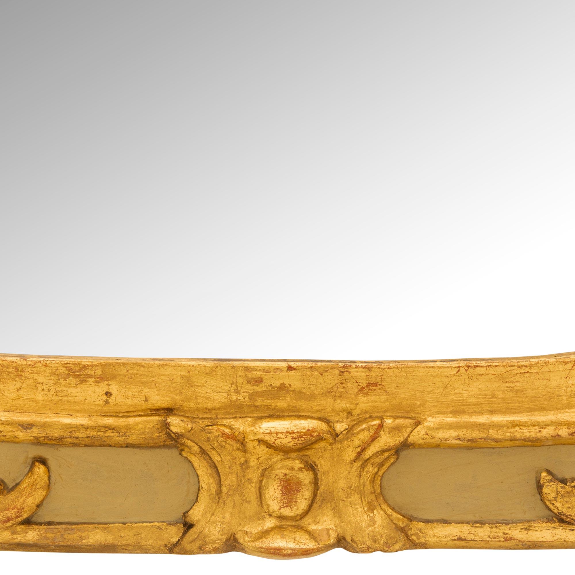 Französisch Anfang 19. Jahrhundert Louis XV St. Patinierte Holz und Giltwood Spiegel im Angebot 2