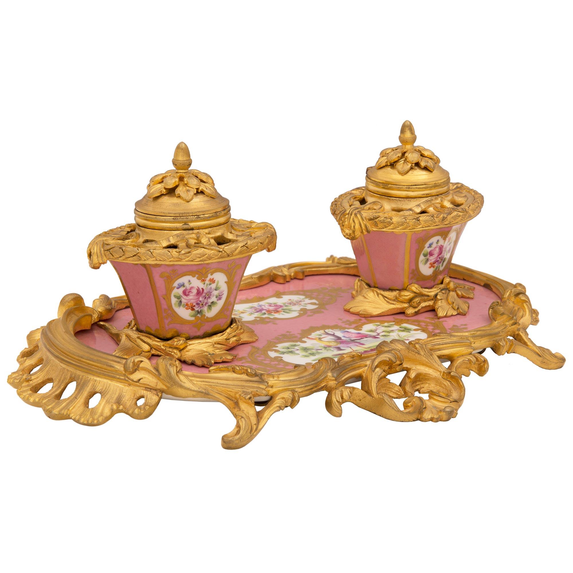  French Early 19th Century Louis XV St. Sèvres Porcelain and Ormolu Inkwell In Good Condition For Sale In West Palm Beach, FL