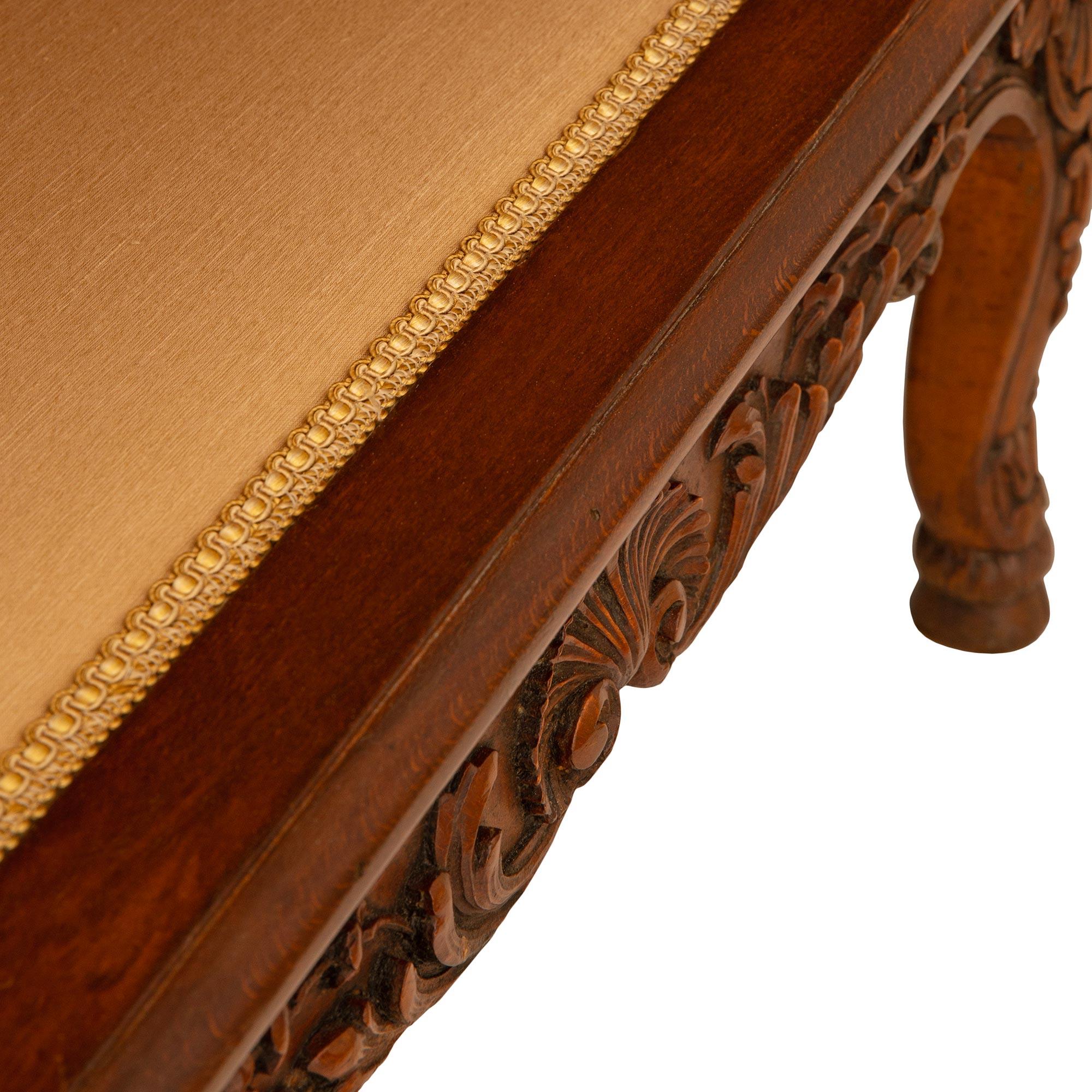 Tissu Banc français du début du 19e siècle en noyer de style Louis XV en vente