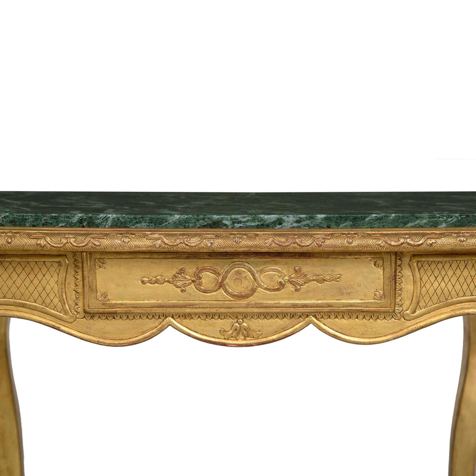 Table rectangulaire française du début du XIXe siècle de style Louis XV en bois doré et marbre en vente 2