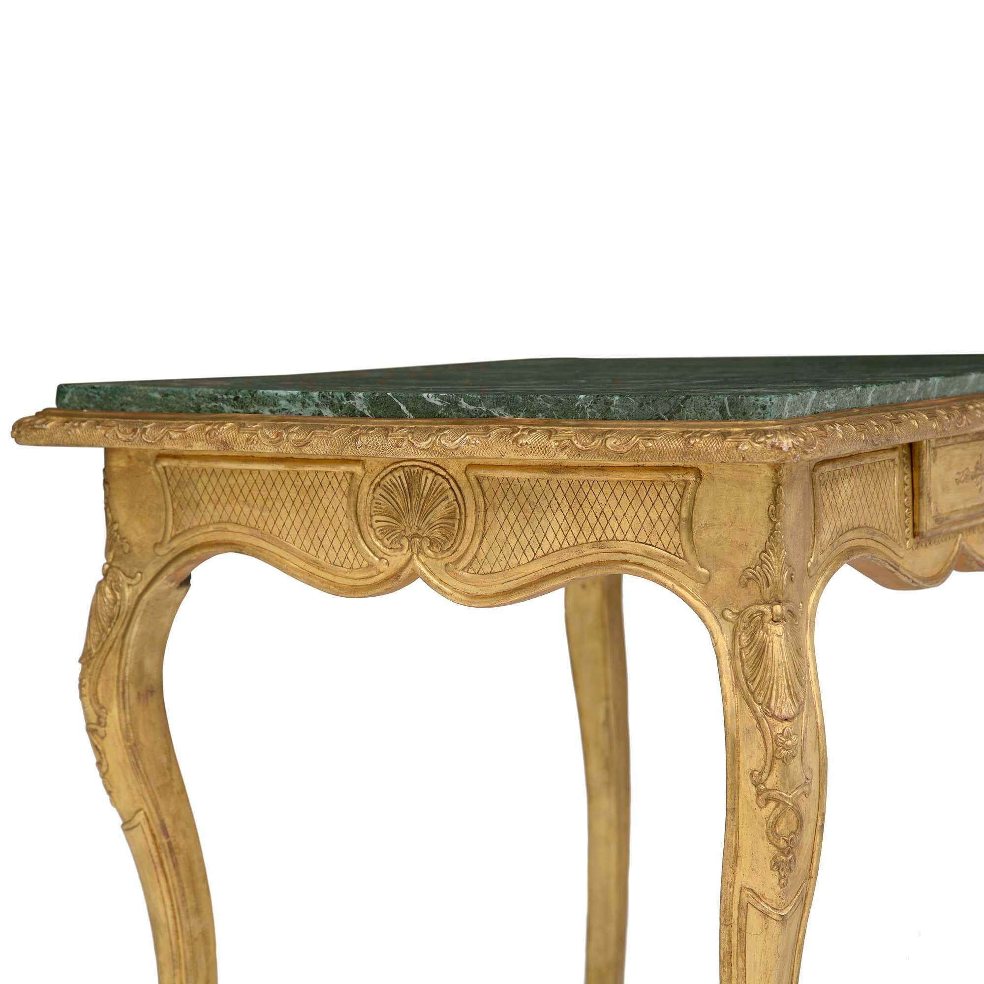 Table rectangulaire française du début du XIXe siècle de style Louis XV en bois doré et marbre en vente 3